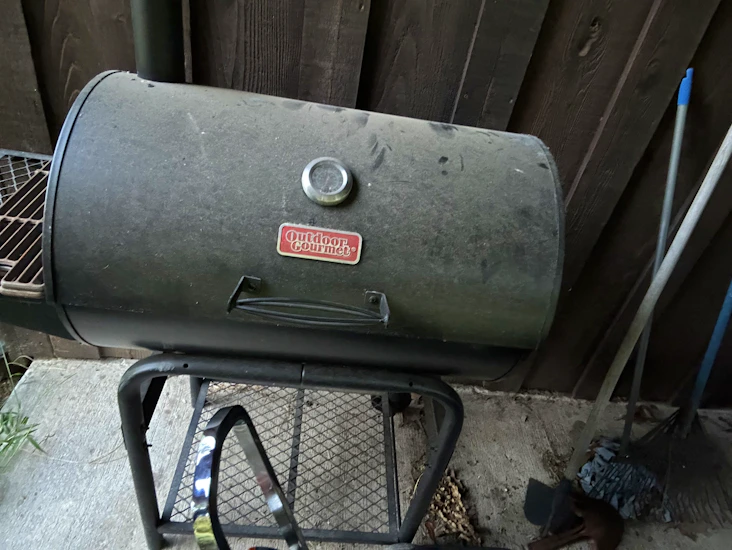 Outdoor gourmet grill