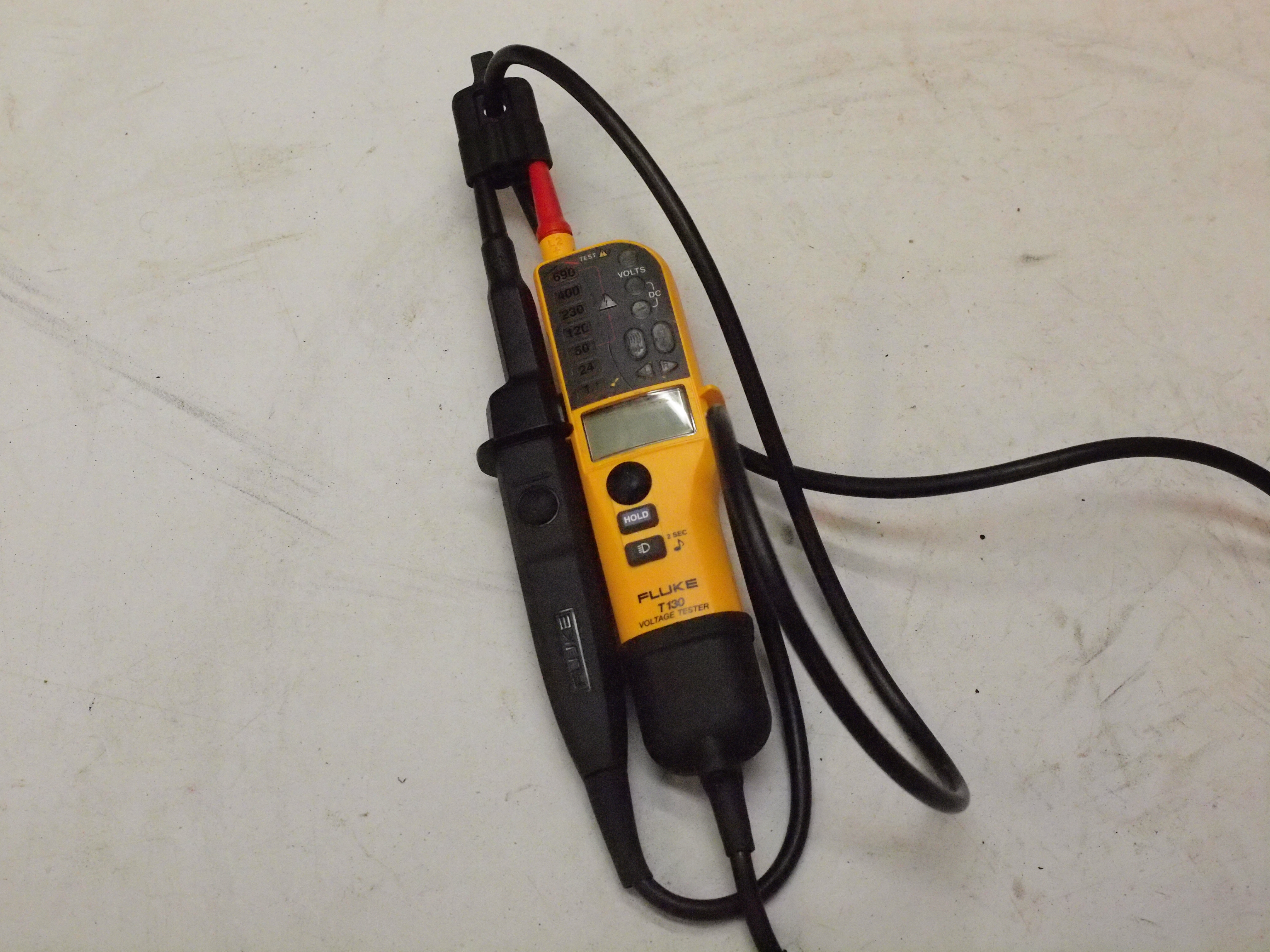 Fluke t130 professionell spännings- och kontinuitetstestare