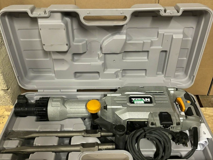 Titan ttb811drh 16.4kg hex shank electric concrete breaker 230v