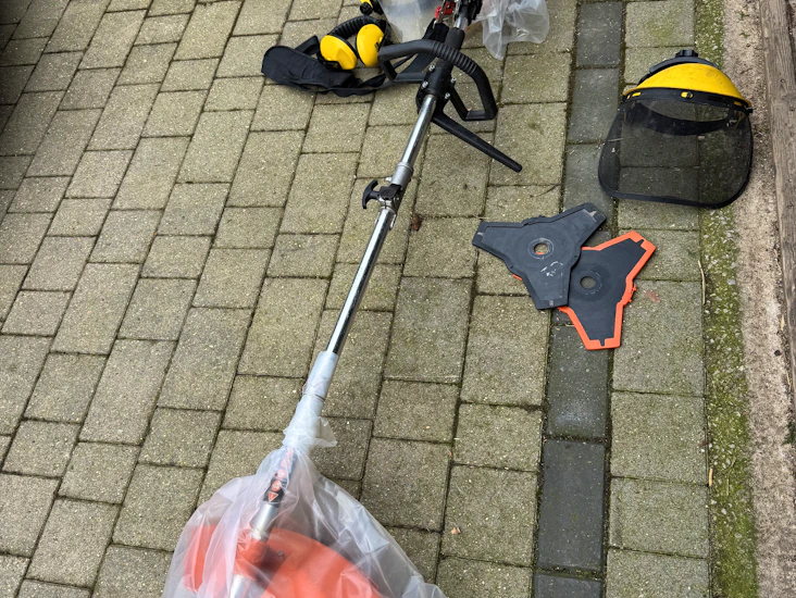 2 stroke petrol grass strimmer/trimmer bush cutter