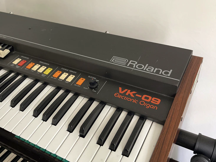 Roland vk09 electronic organ