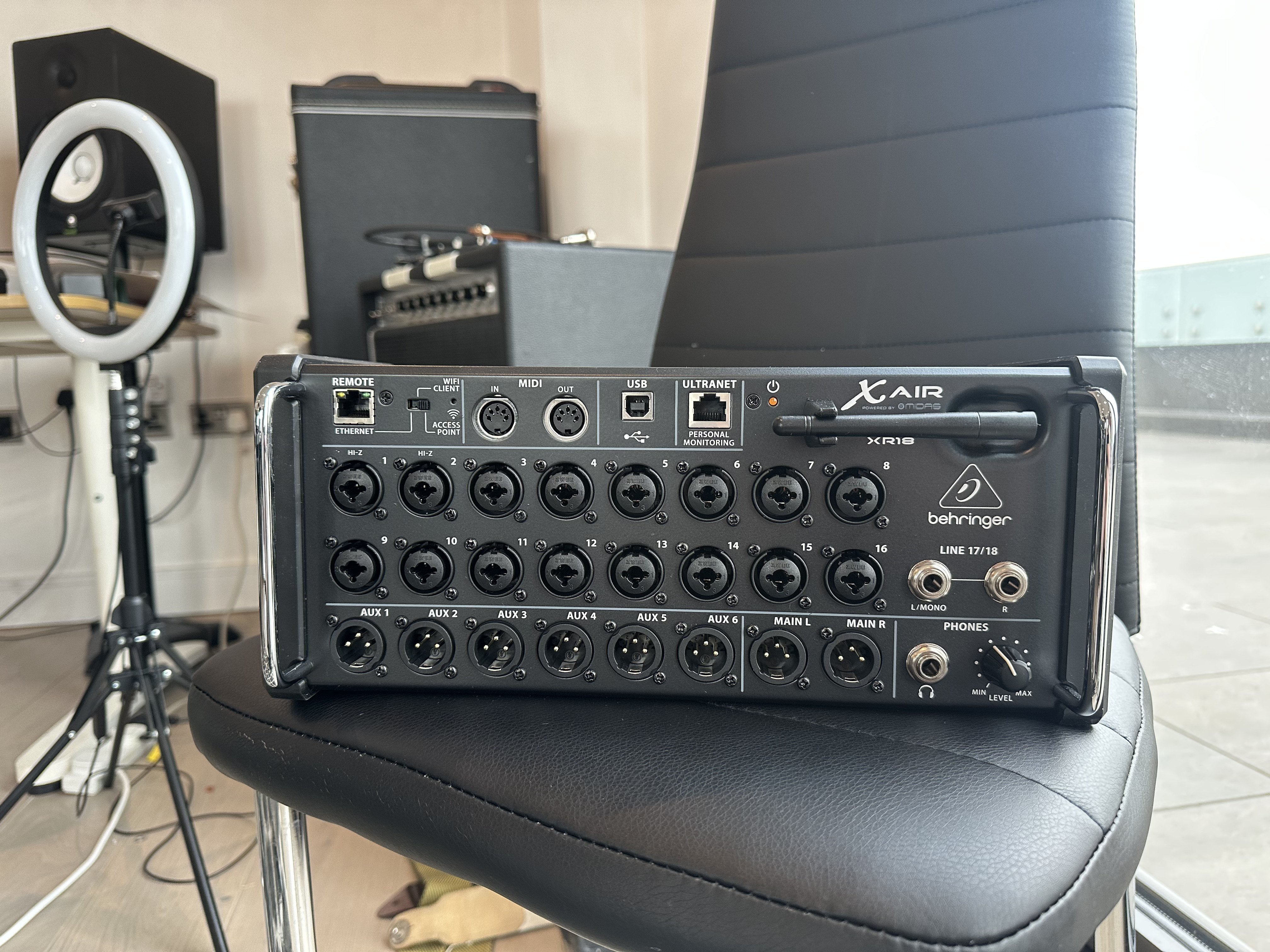 Behringer xr18 digital mixing desk wireless