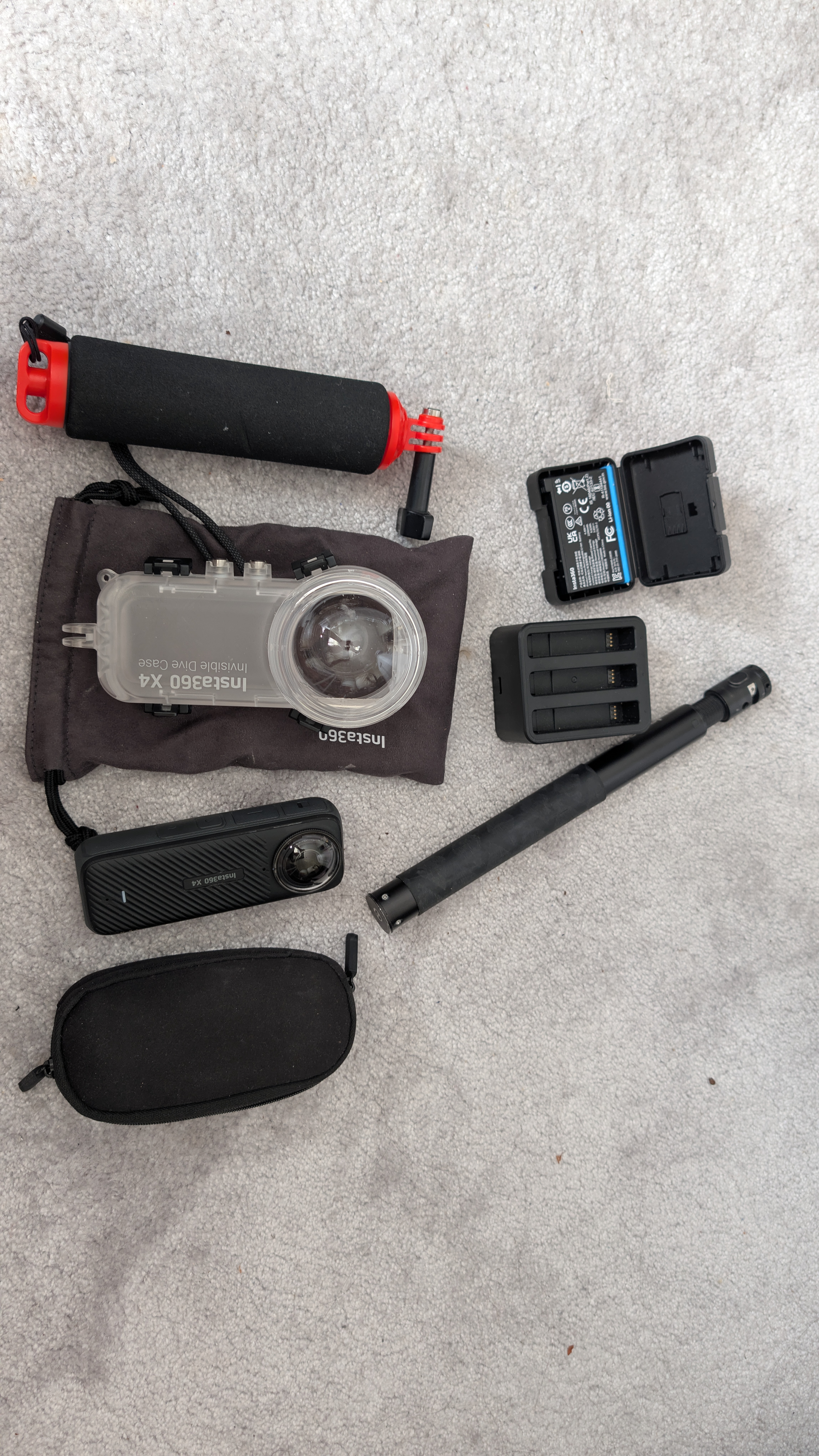 Insta360 x4 - invincible selfie stick with extra battery 
