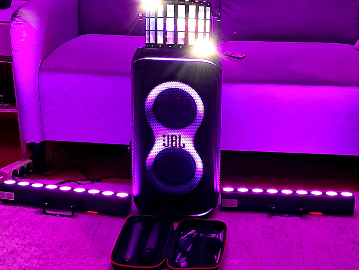 Bilepaketti karaoke & diskovalot | jbl partybox + 2 mikkiä + derby +led-valot