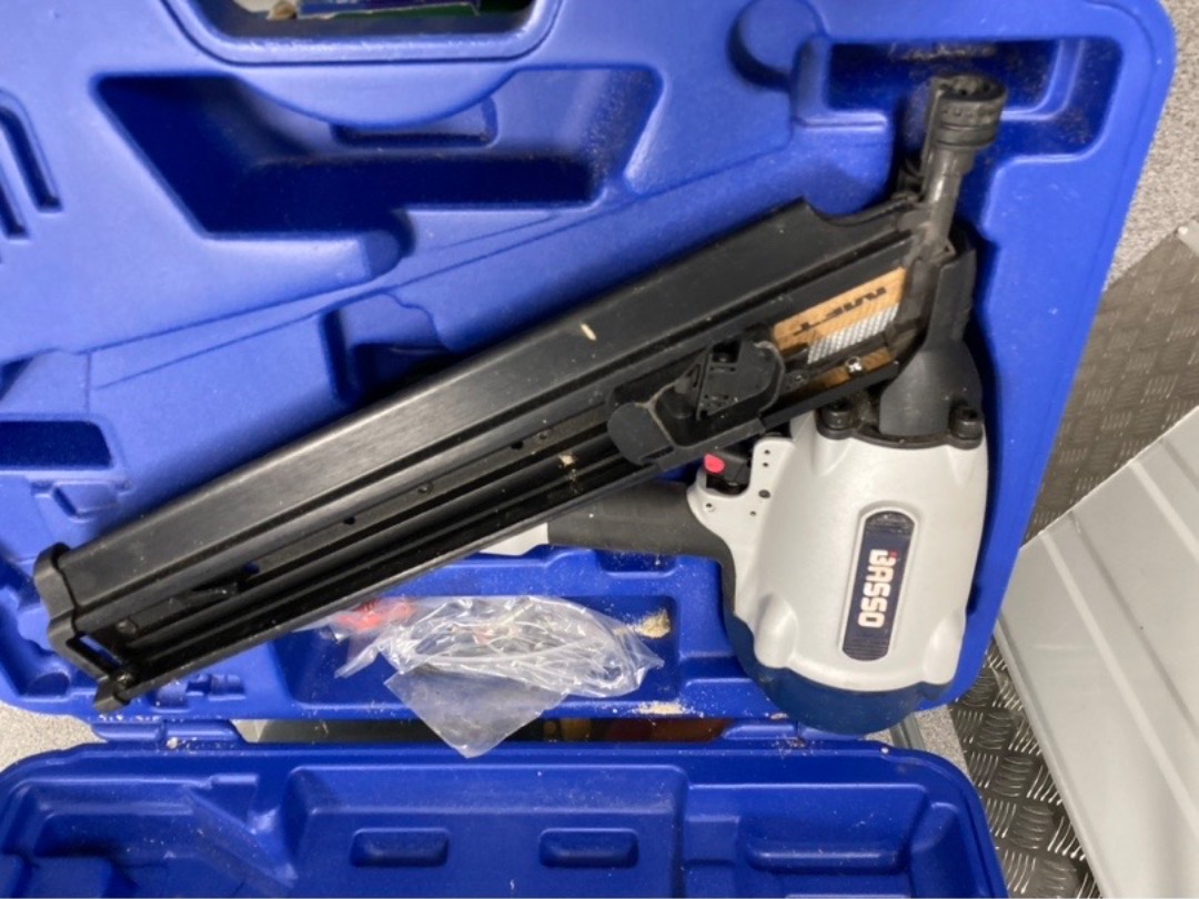 Stor spikpistol tryckluft