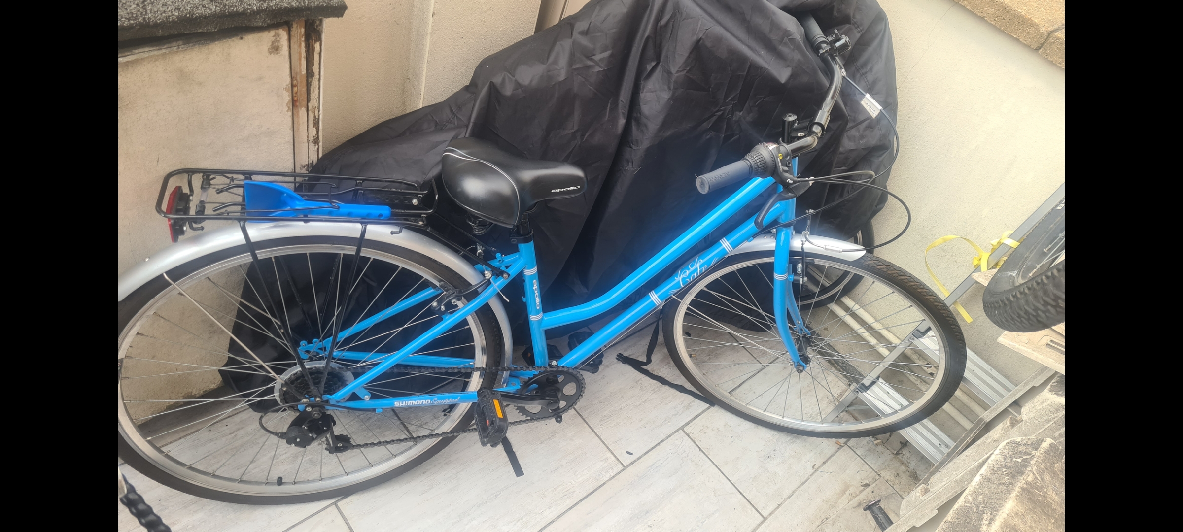 Blue apollo road bike