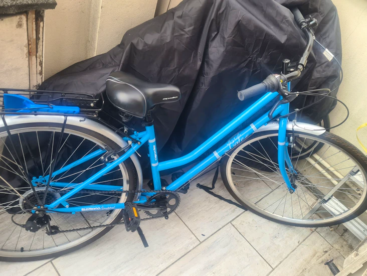 Blue apollo road bike