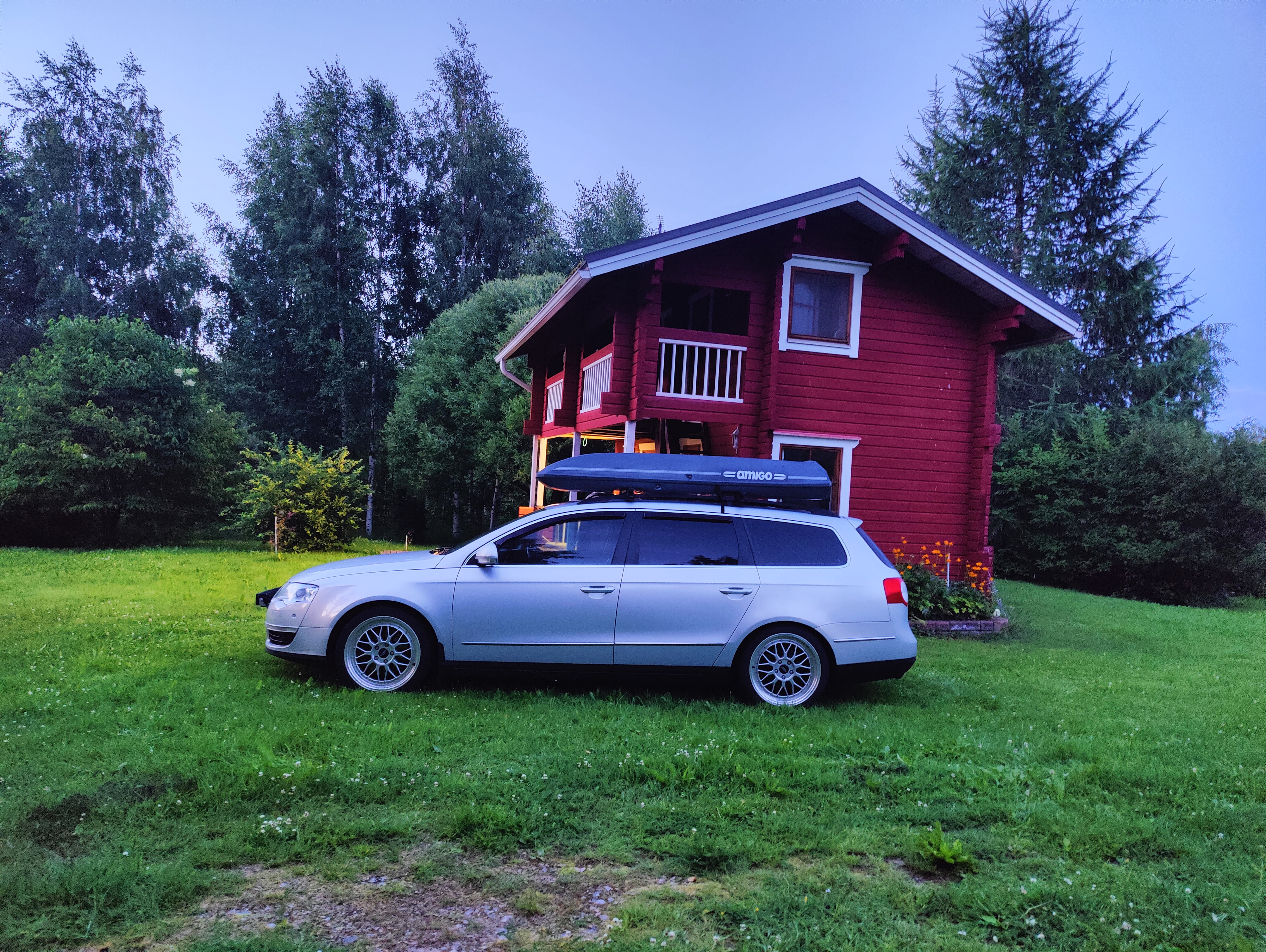 Suksiboksi & vw passat 3c kattotelineet