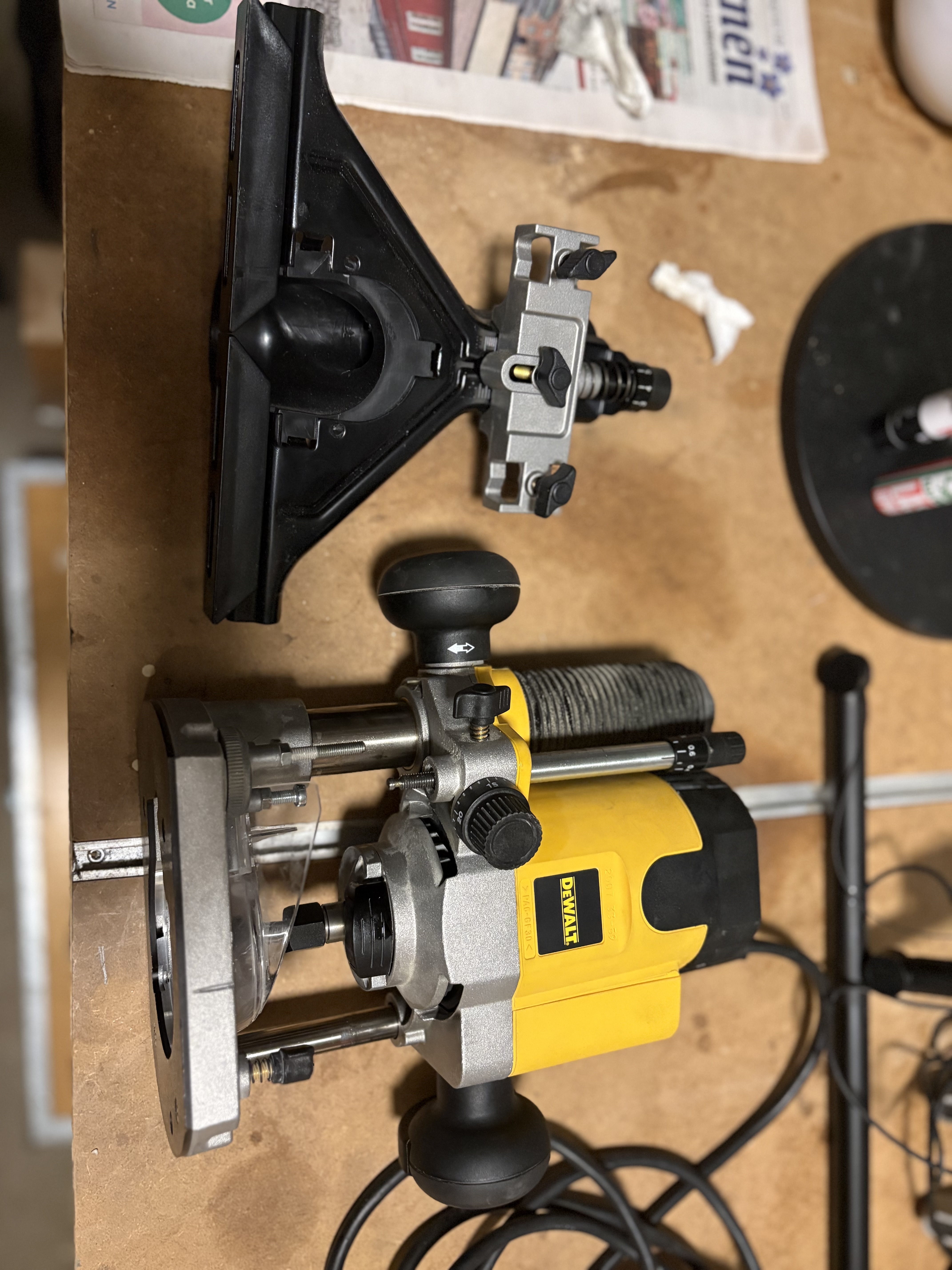 Handöverfräs dewalt dw621. 1100 watt fräs 