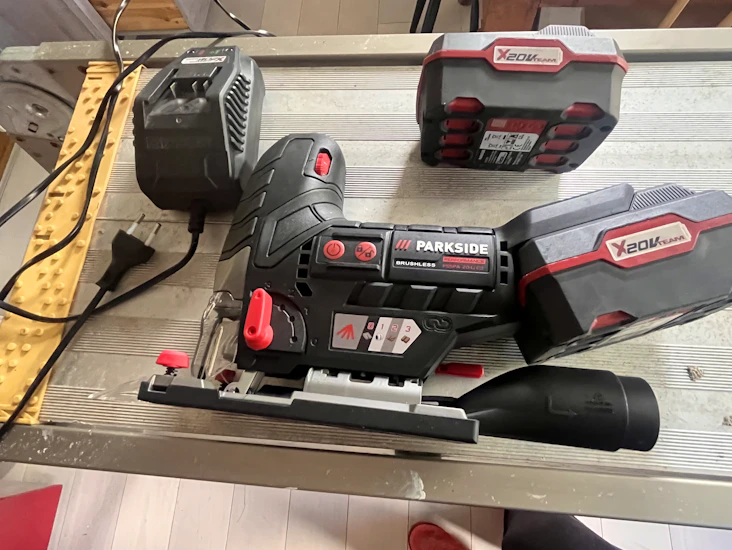 Stark batteridriven sticksåg 20v