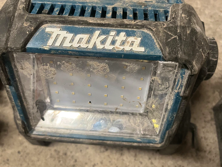 Makitan akku työvalaisin