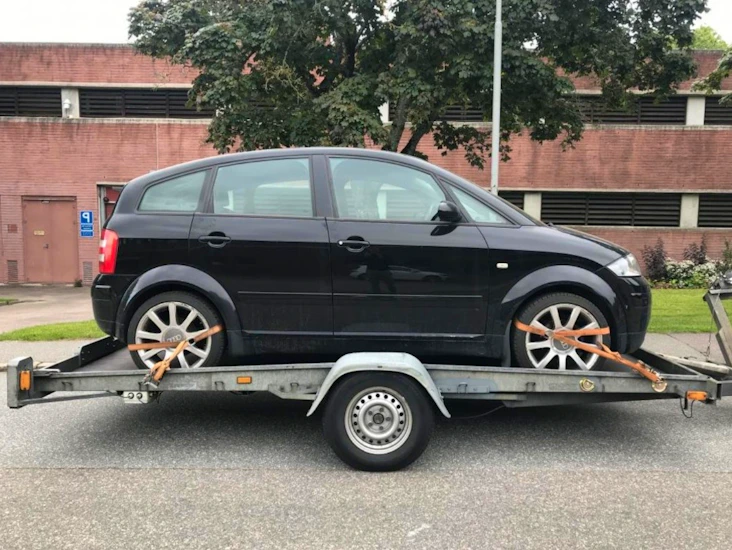 Biltransport 1.300 kg, tipp, plant golv.