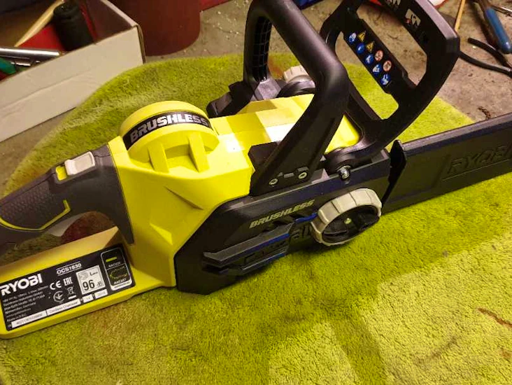 Ryobi batteridriven motorsåg