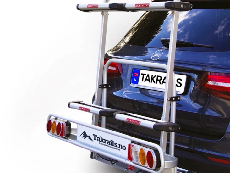 Skistativ for tilhengerfeste