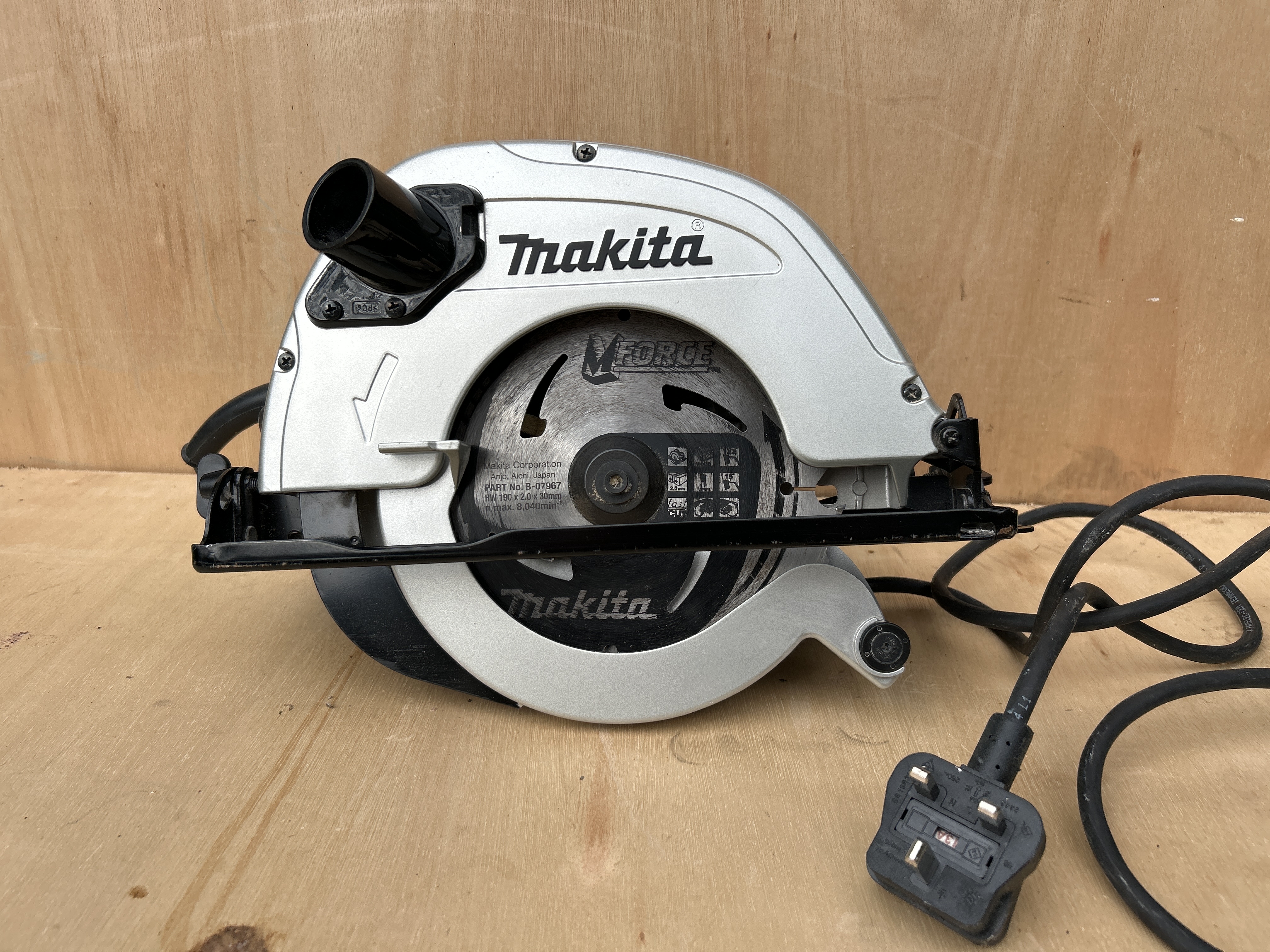 Makita 240v 190mm circular saw 