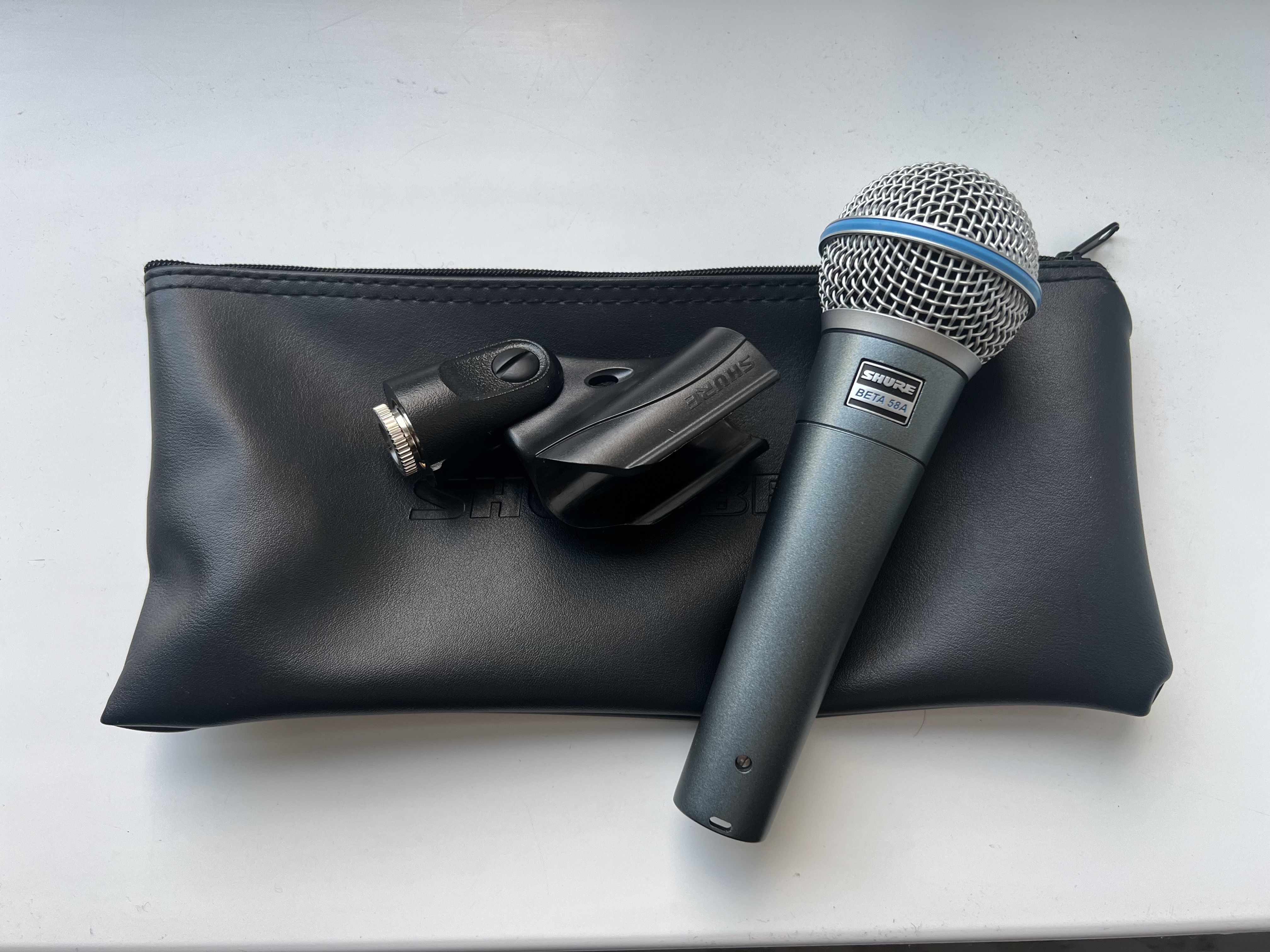 Shure beta 58a dynamic vocal microphone and 5m xlr to xlr cable