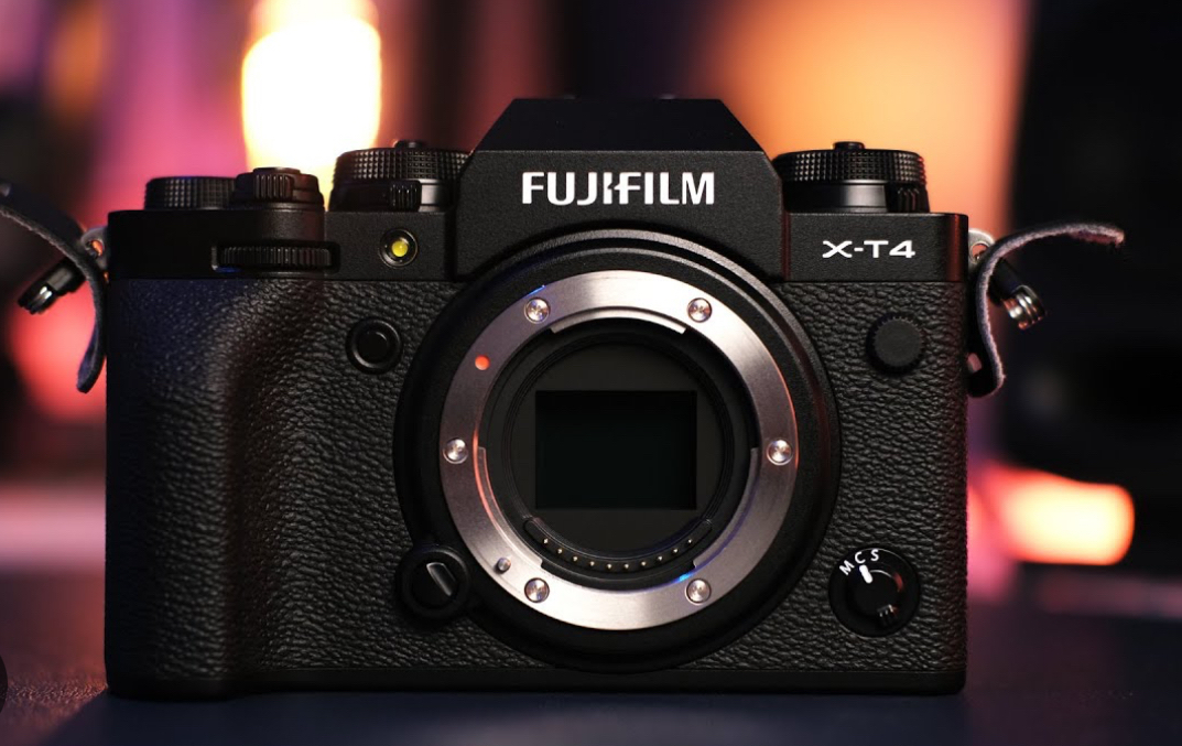 Fujifilm xt4 with 3 batteries and charger 