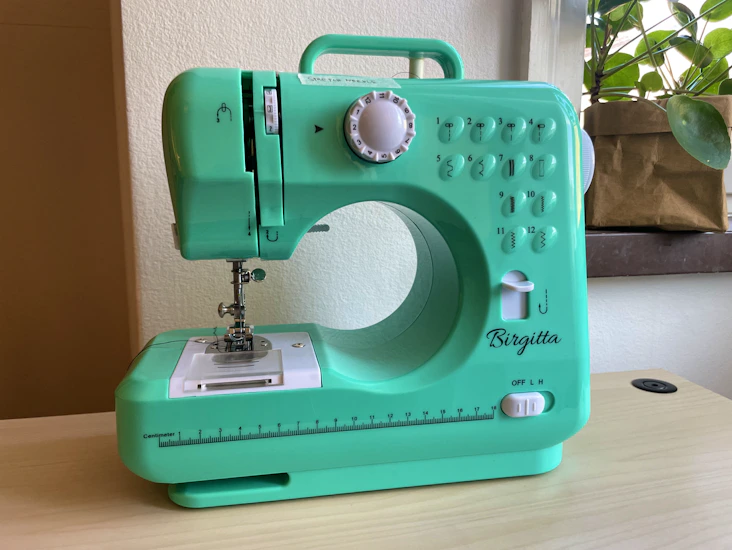 Symaskin för okomplicerade arbeten