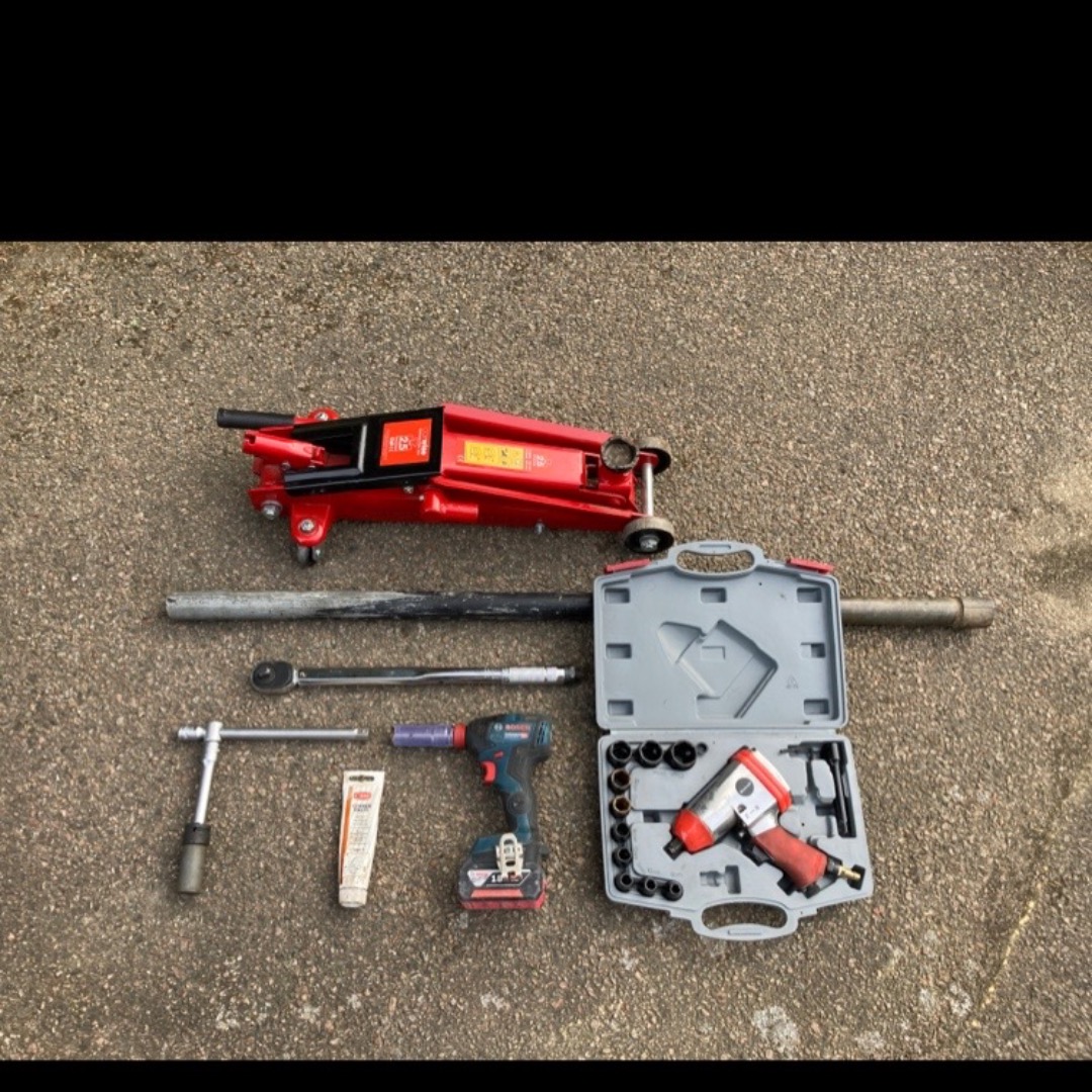 Däckbyte, mutterdragare, domkraft...