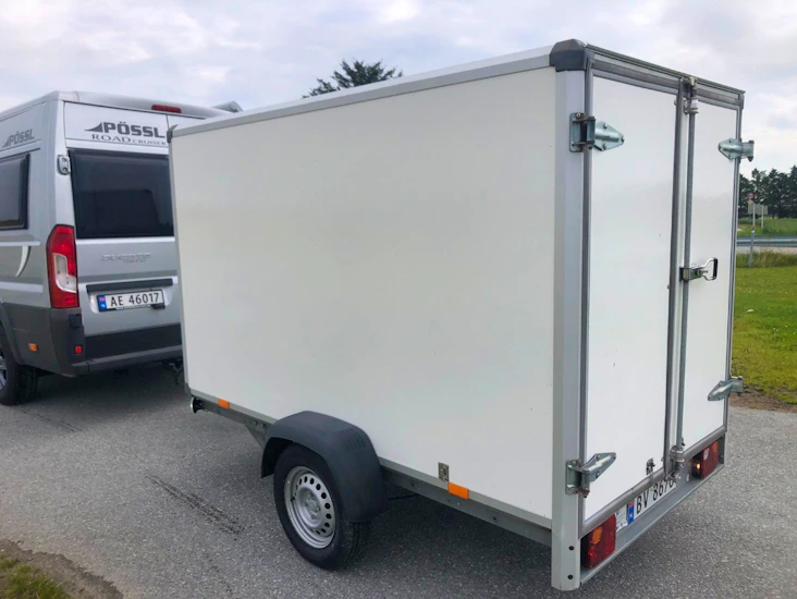 Romslig og veldholdt skaphenger på forus