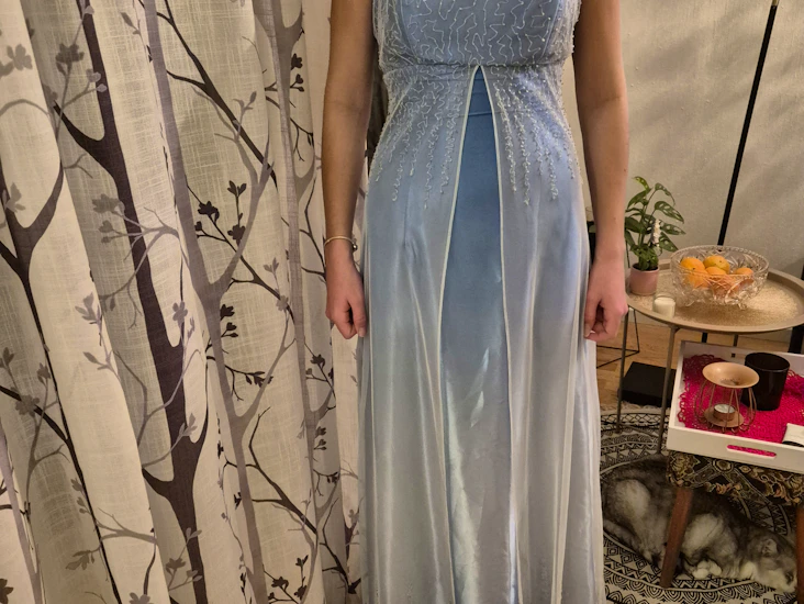 Lyseblå kjole til 9.klasse ball