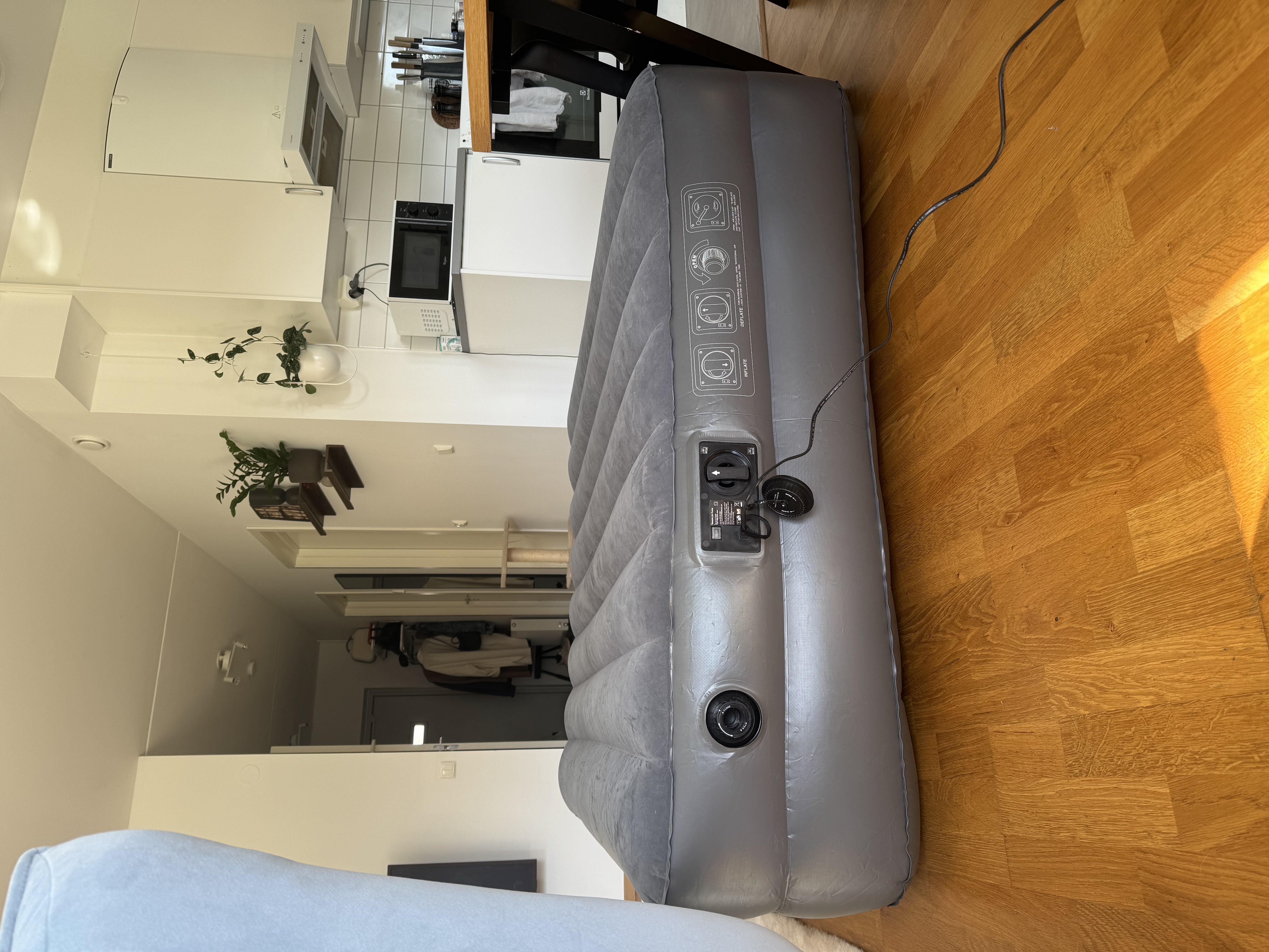 Självuppblåsbar luftmadrass 150×195 cm