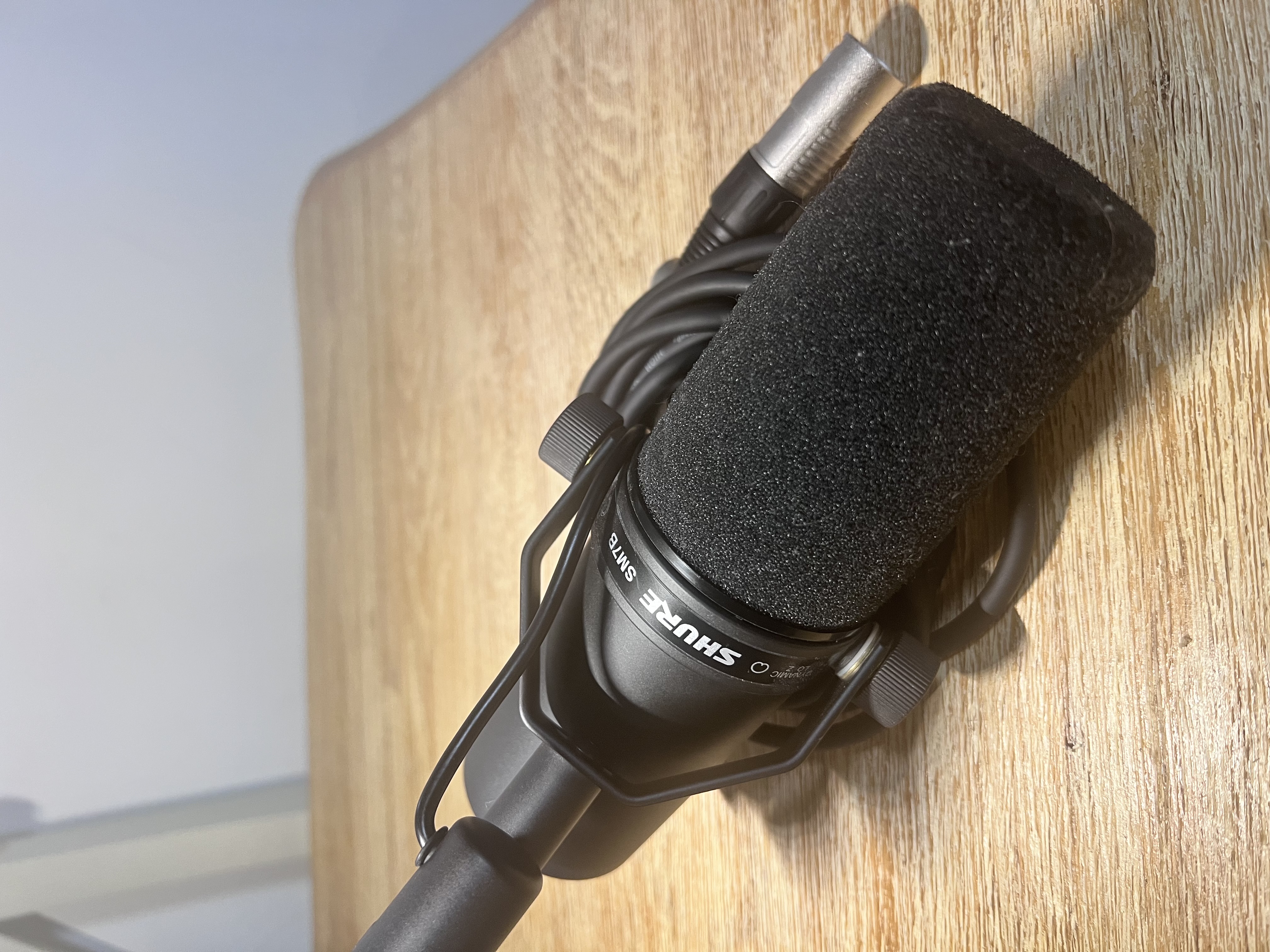 Shure sm7b microphone + xlr cables + desk boom arm