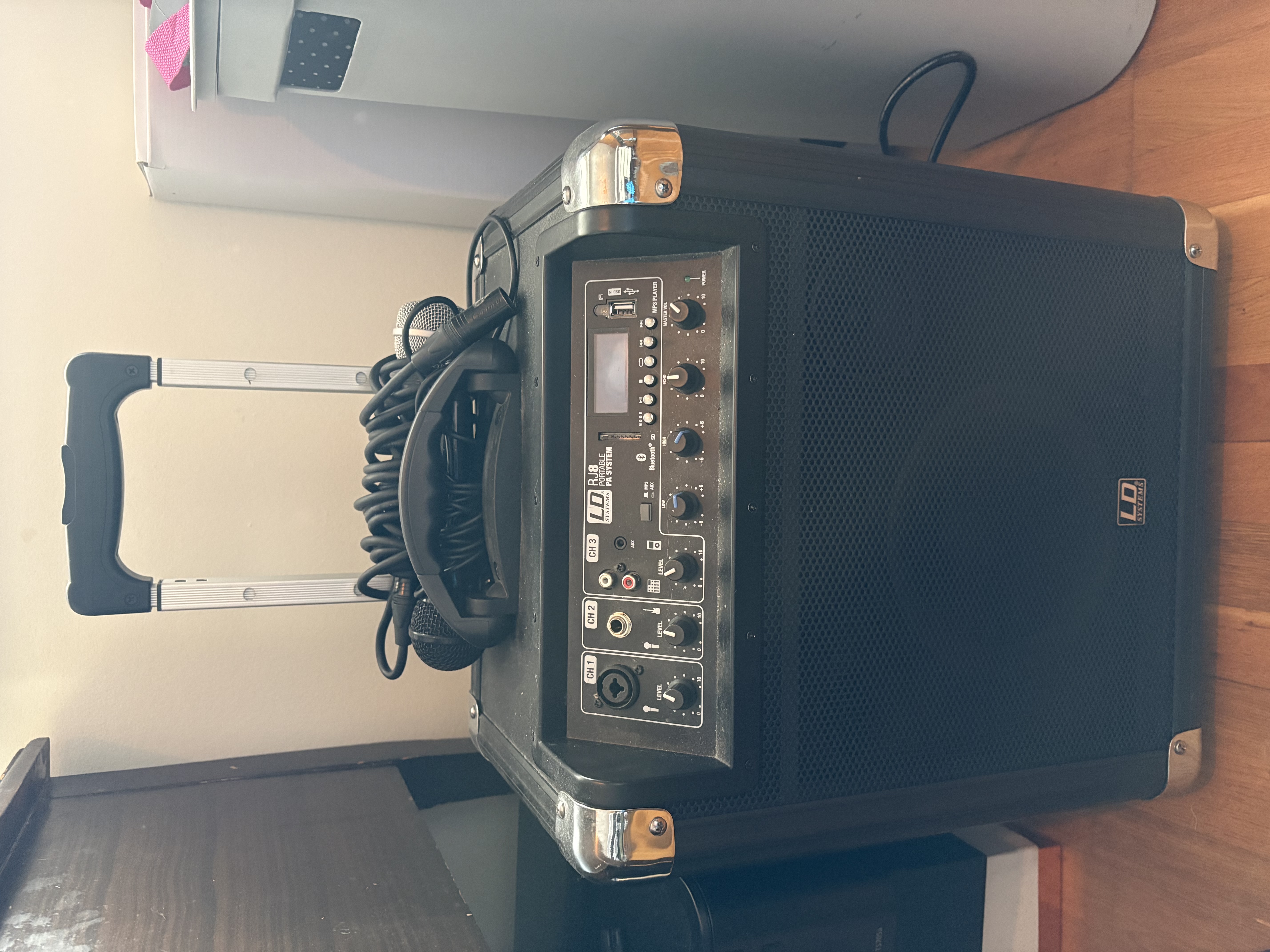 Smidig batteridriven högtalare (ld systems rj8) – med mikrofoner!