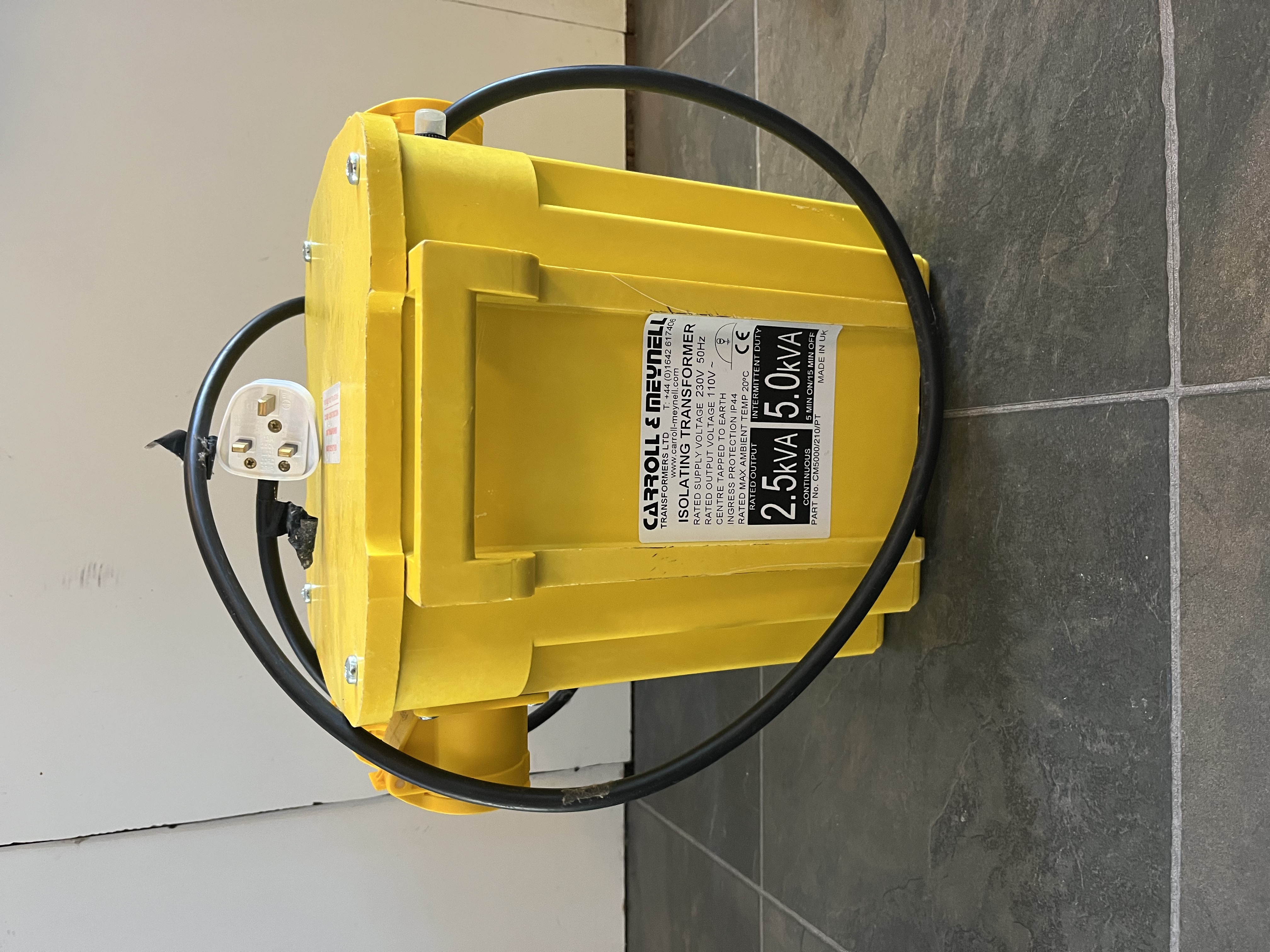 Carroll & meynell 240v-110v transformer (2.5kva, 5.0kva intermittent duty)