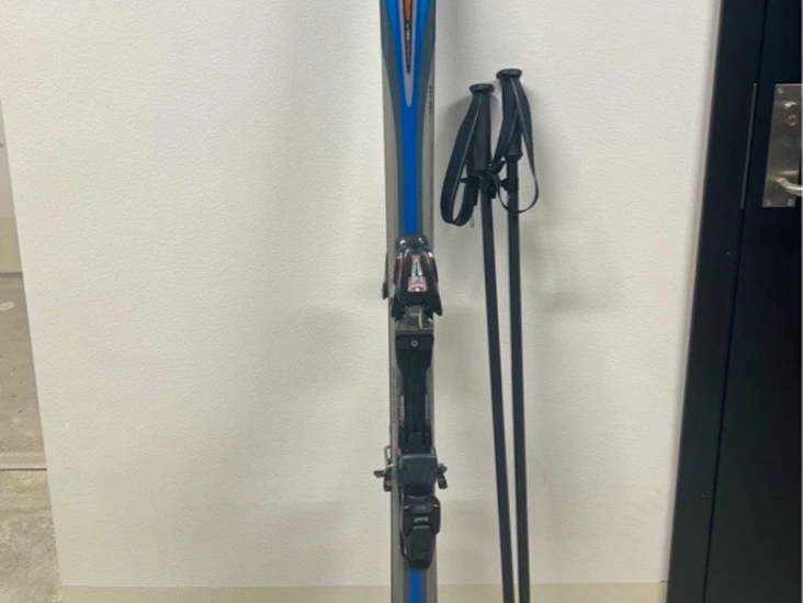 Carvingski, sko(39) og skistaver til leie