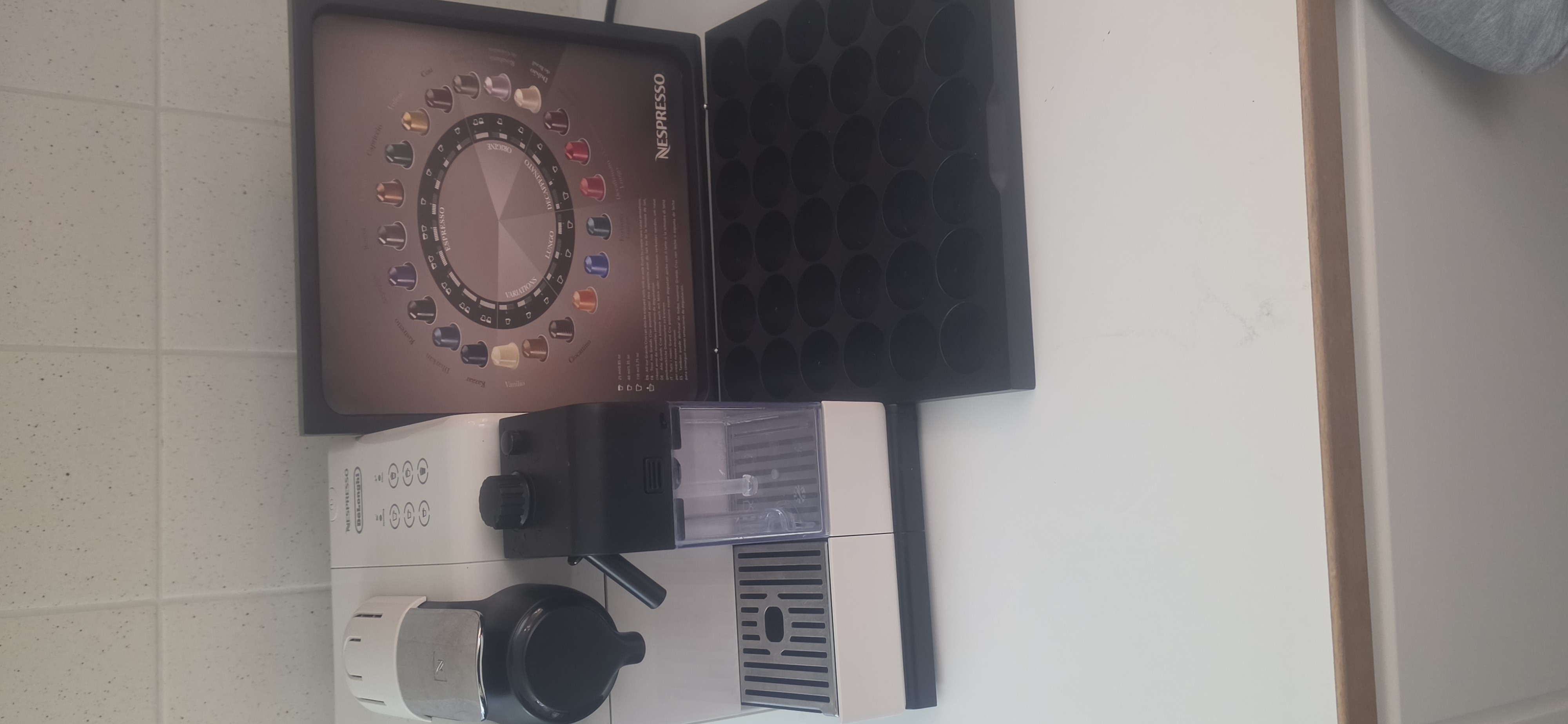 Lyxigt kaffepaket: nespresso lattissima touch & exklusiv kapsellåda! ☕✨