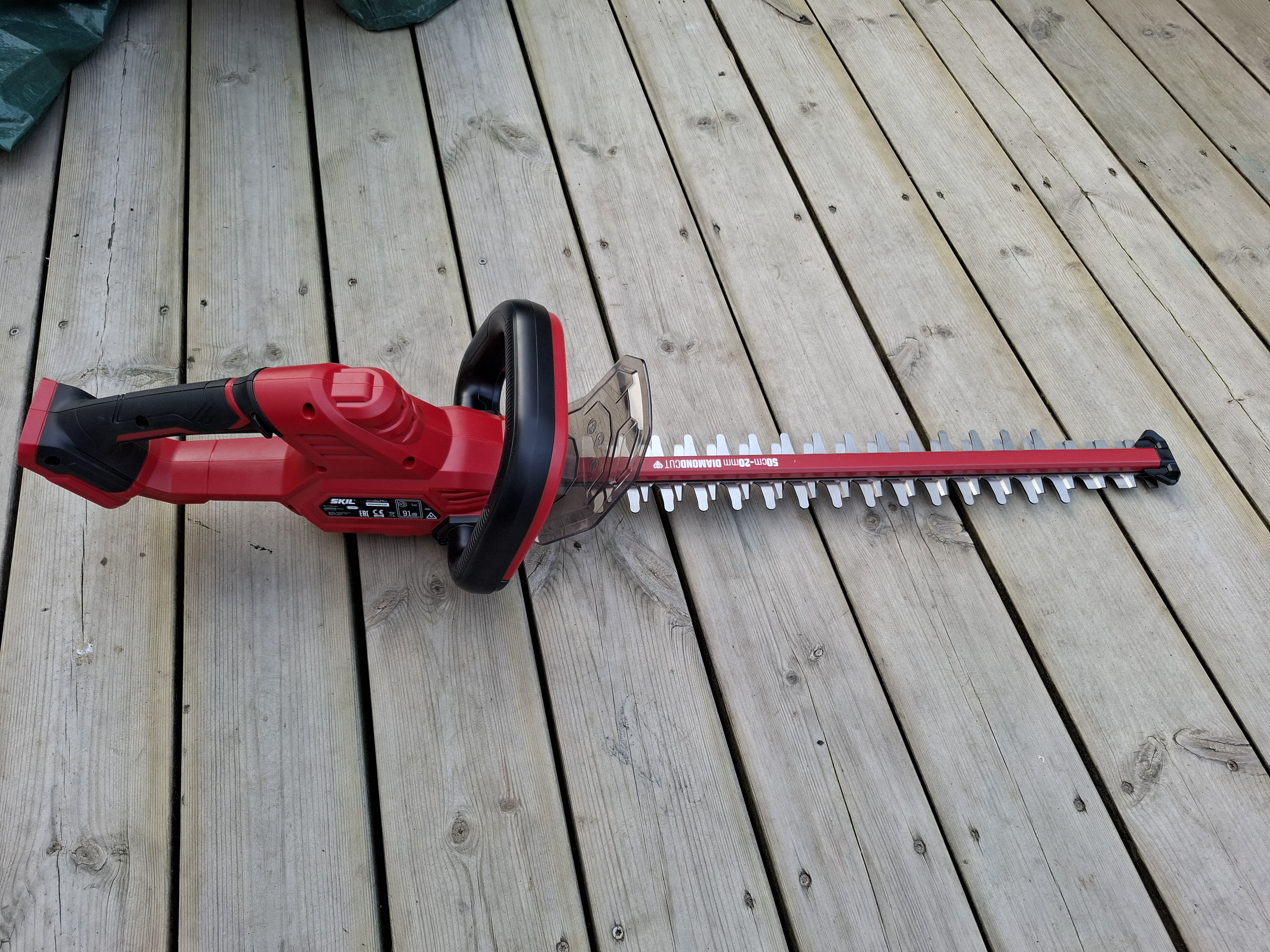 Skil batteridriven häcksax med 2.5 ah batteri + laddare