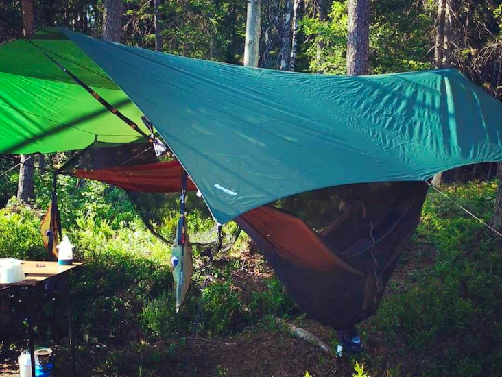 Double tarp for 2 hengekøyer.