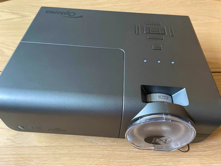 Projektor (optoma eh500 dlp)