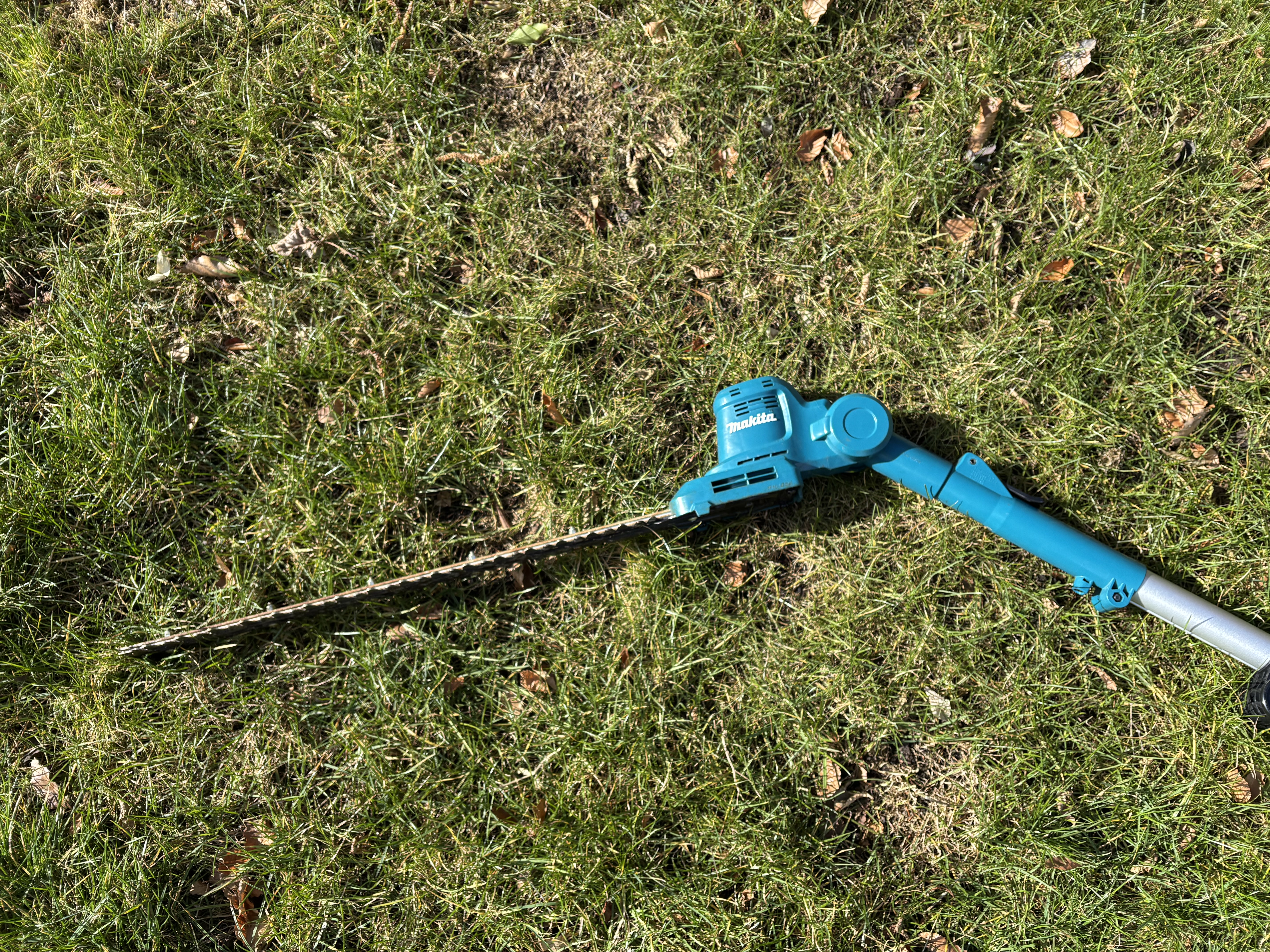 Makita dun461wz stanghækkeklipper med teleskopskaft. 