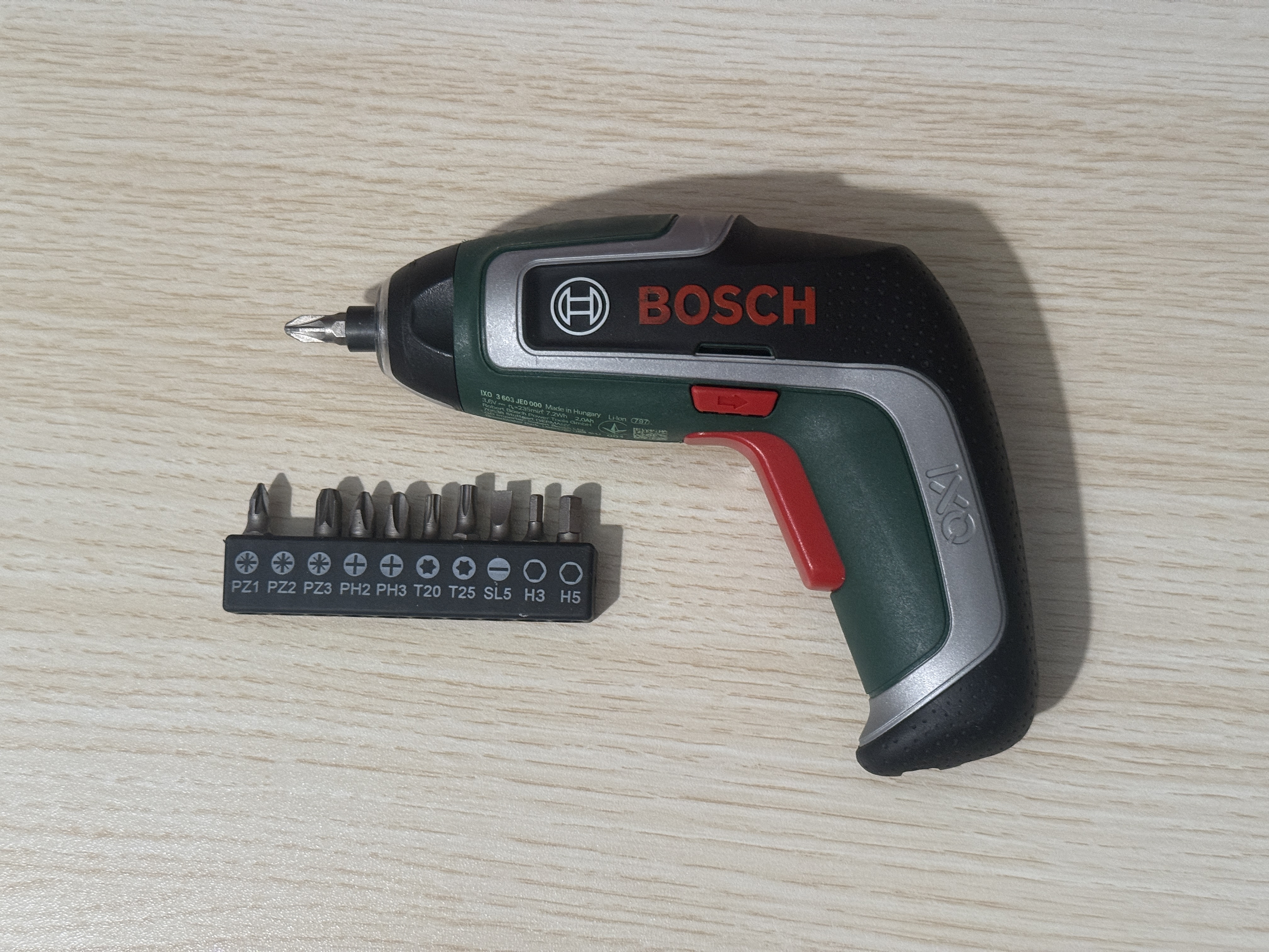 Electric screwdriver. bosch ixo 7 cordless screwdriver