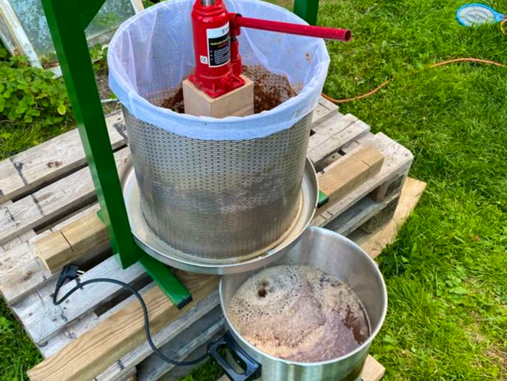 Musteriutrustning - musta dina äpplen!