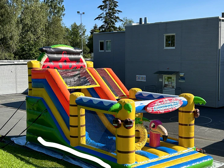 Godkjent hoppeslott sklie for barn