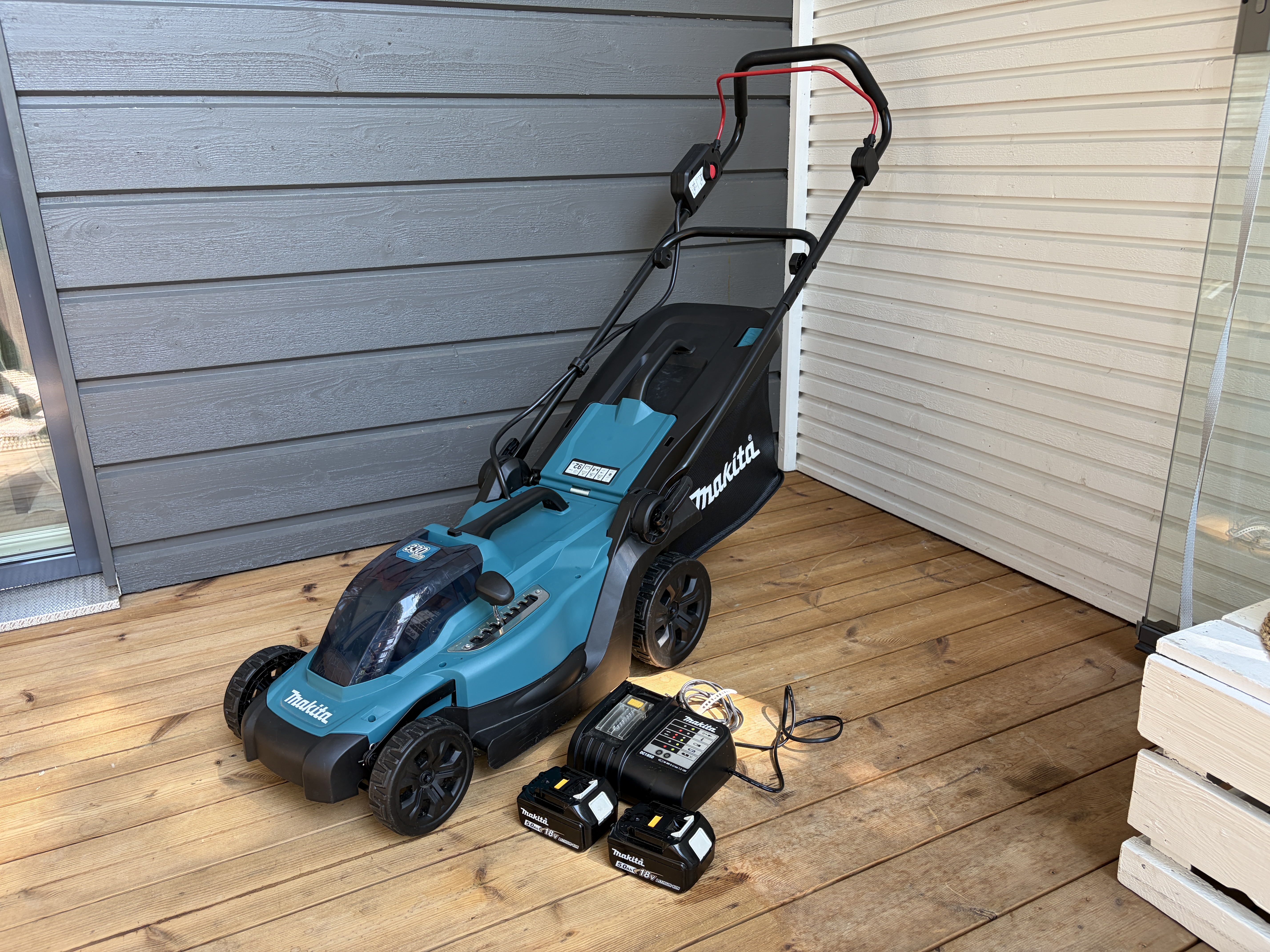 Makita dlm330z -akkuruohonleikkuri