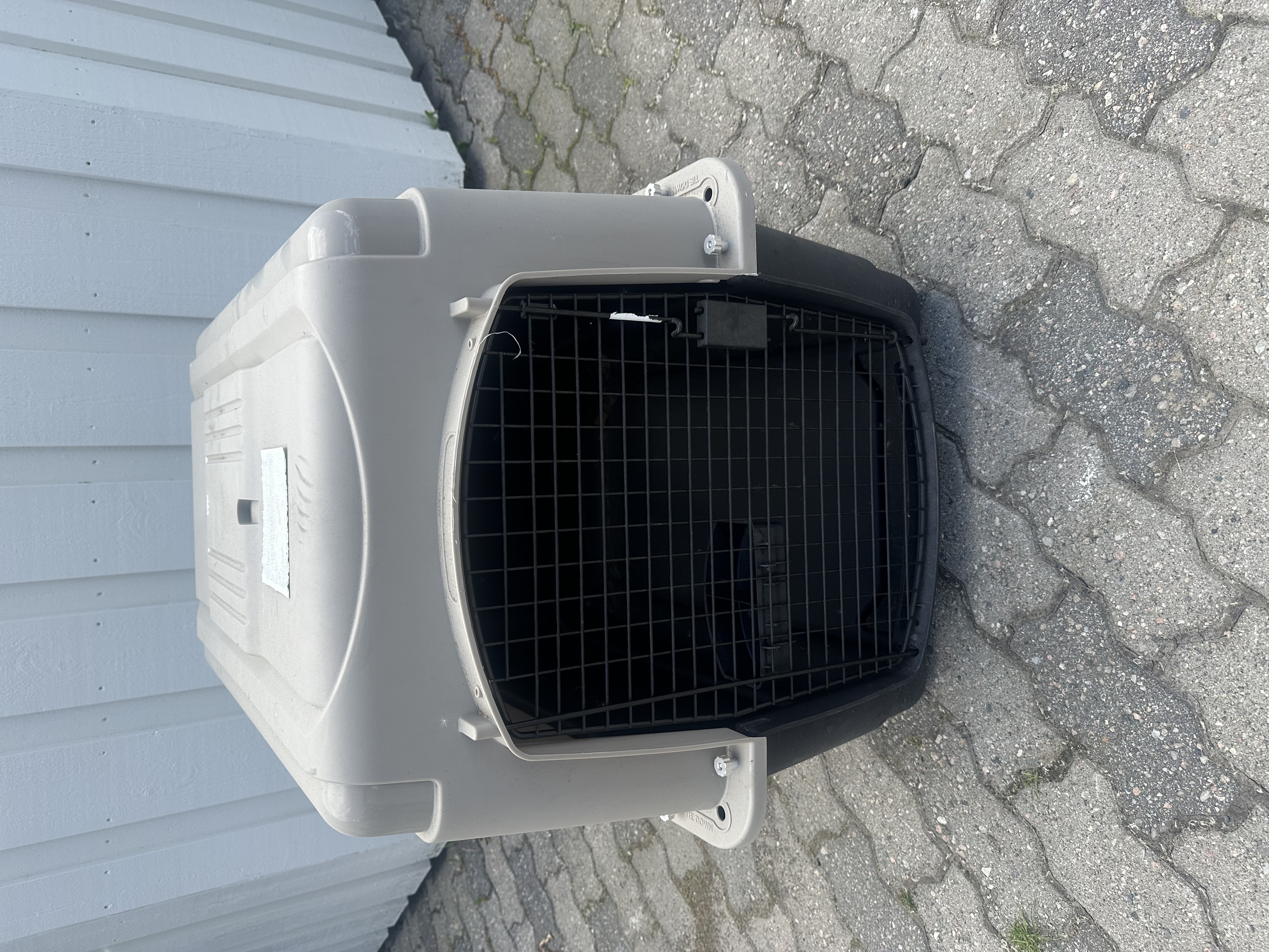 Hundebur godkjent for flyfrakt
