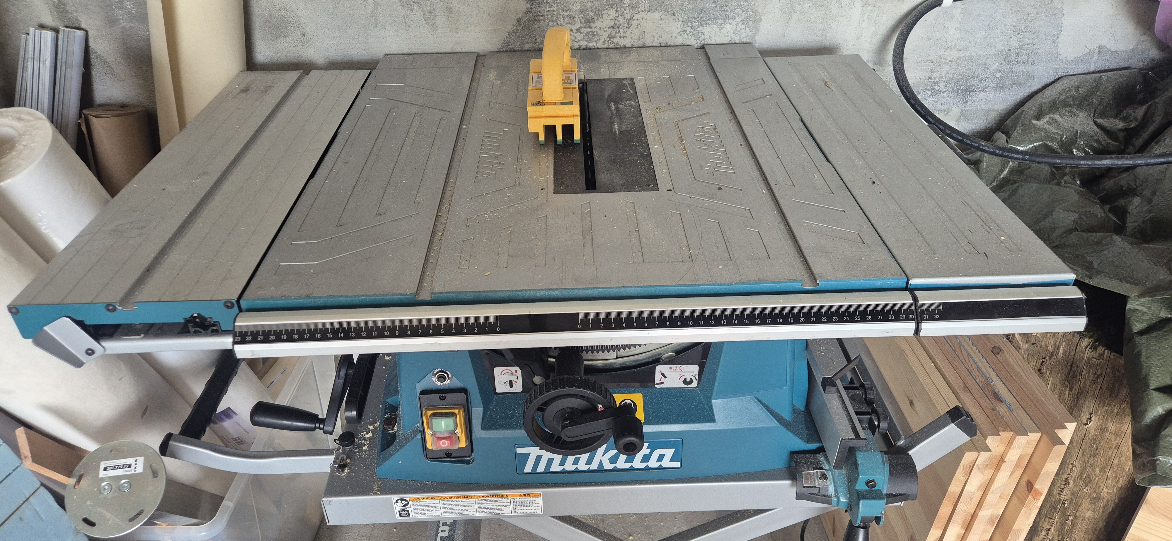 Makita bordsag