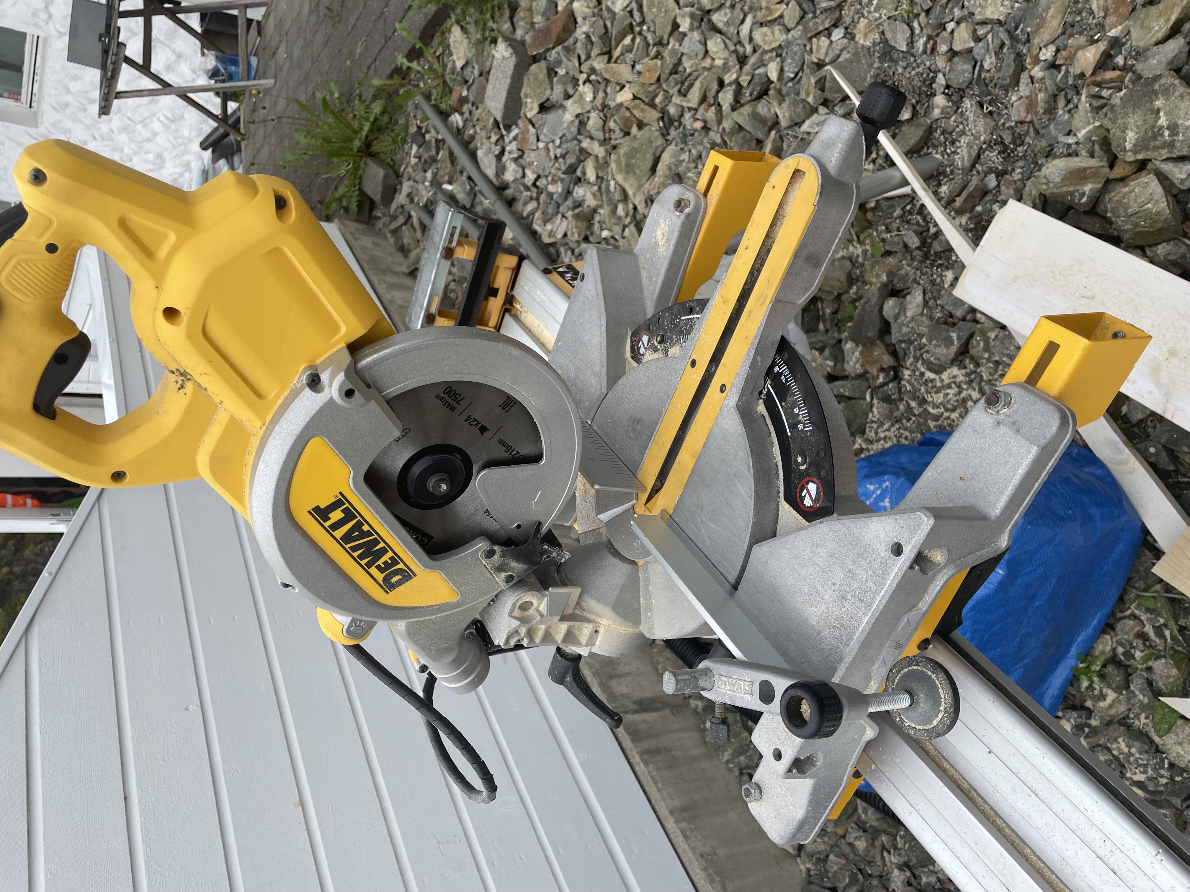 Dewalt kapp & gjærsag med stativ