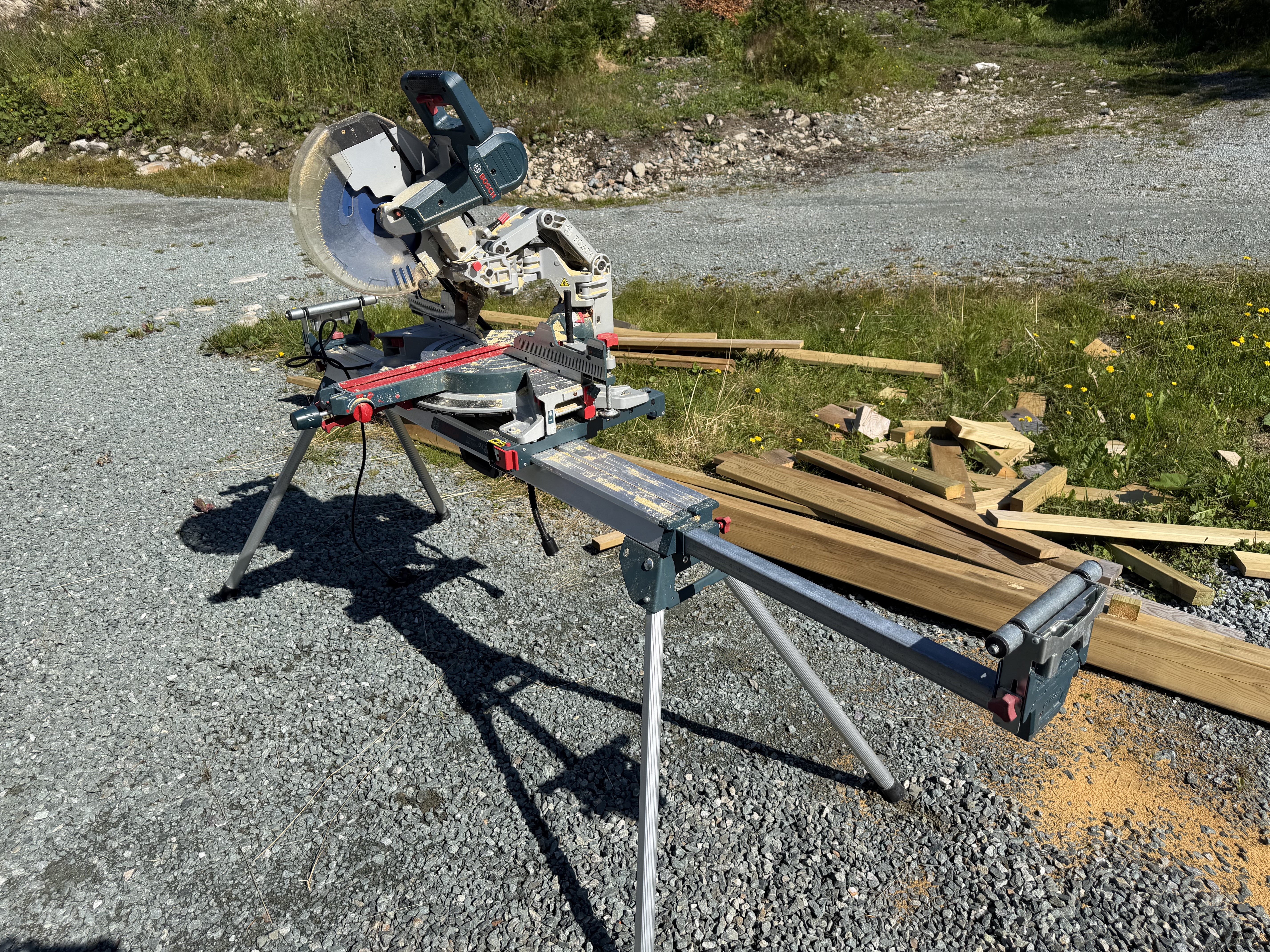 Bosch gcm 12 hdl kapp- og gjærsag med sagbenk 