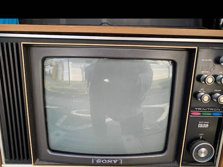 Sony trinitron vintage crt color tv receiver television working prop kv130 oub