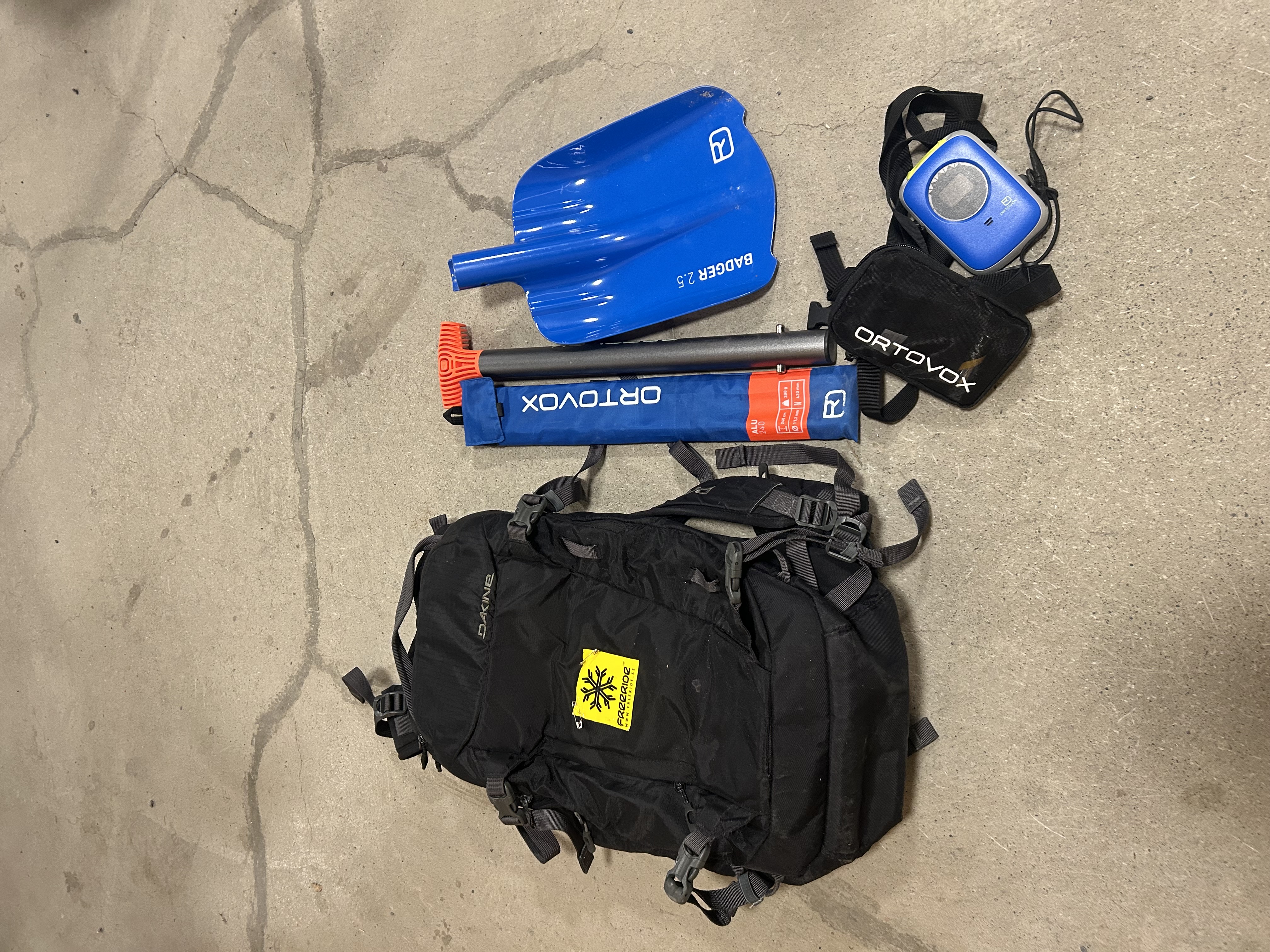 Lavinryggsäck med komplett säkerhetsutrustning