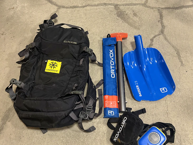 Lavinryggsäck med komplett säkerhetsutrustning