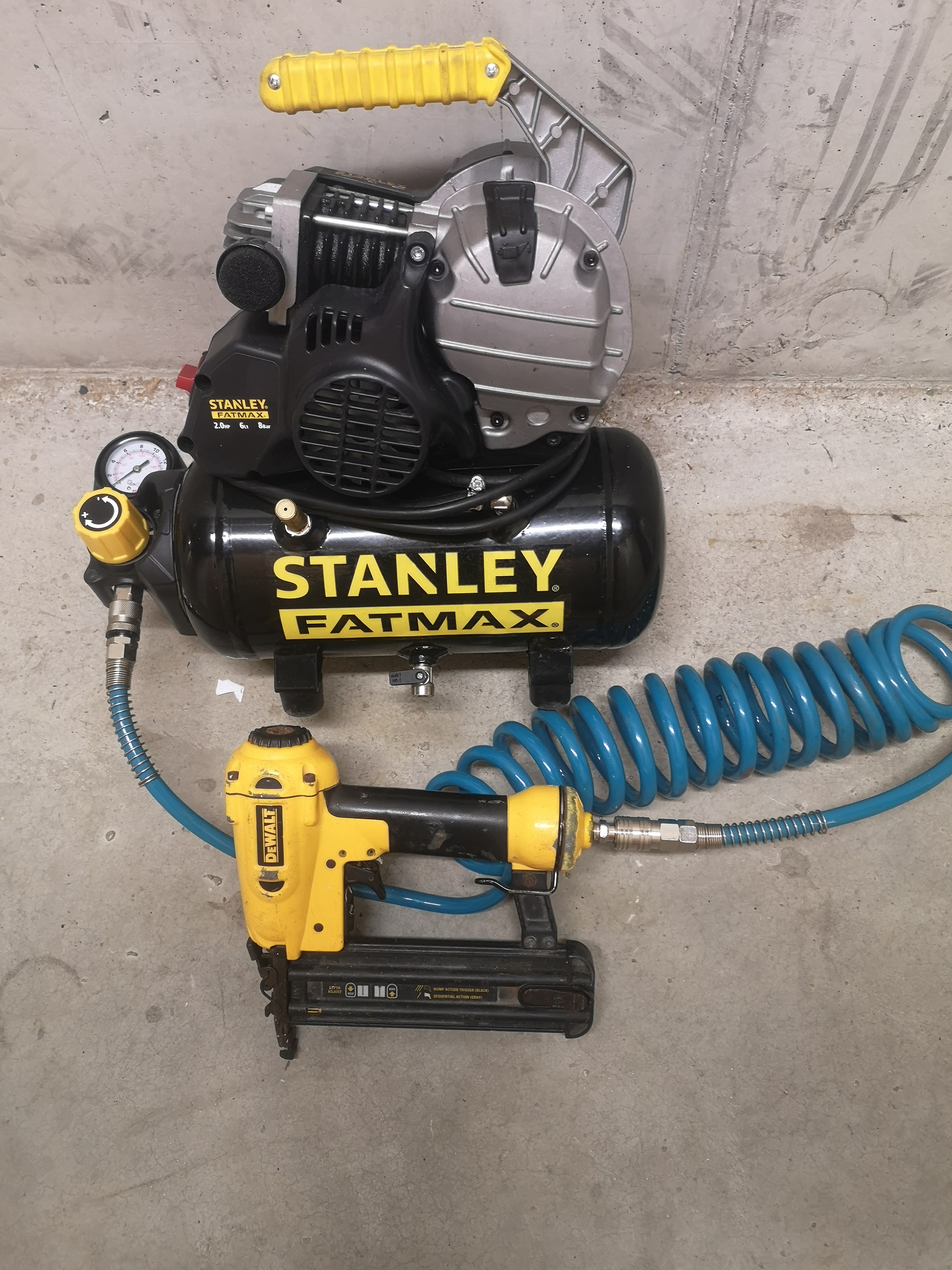 Kompressor med spikkepistol