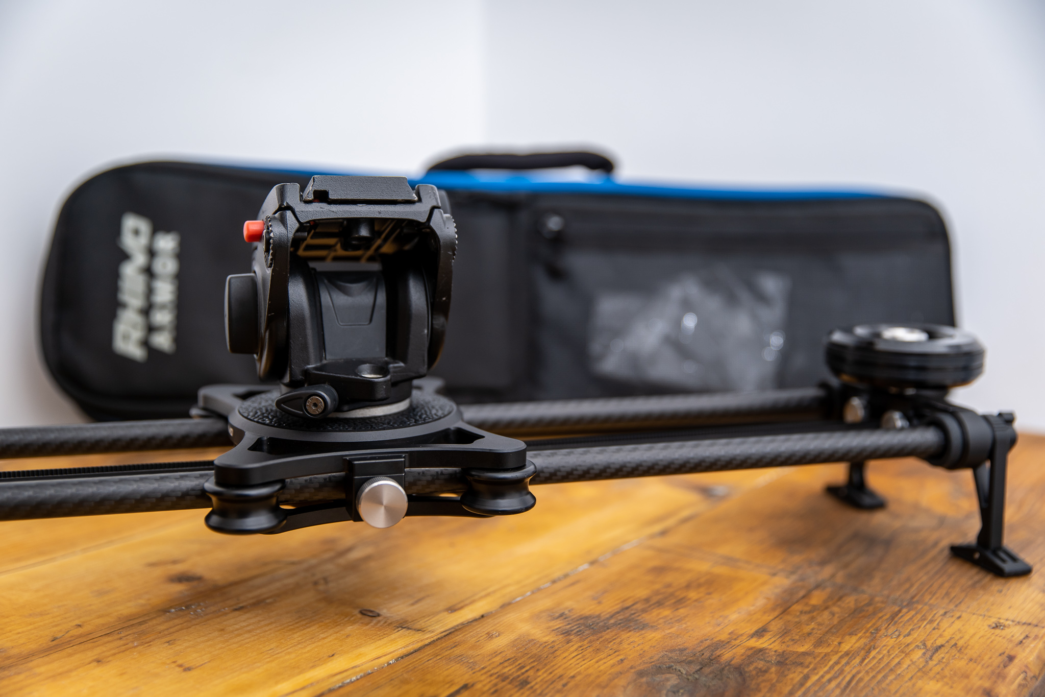 Rhino evo pro carbon 24 inch slider with fluid head and case