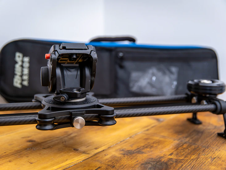 Rhino evo pro carbon 24 inch slider with fluid head and case