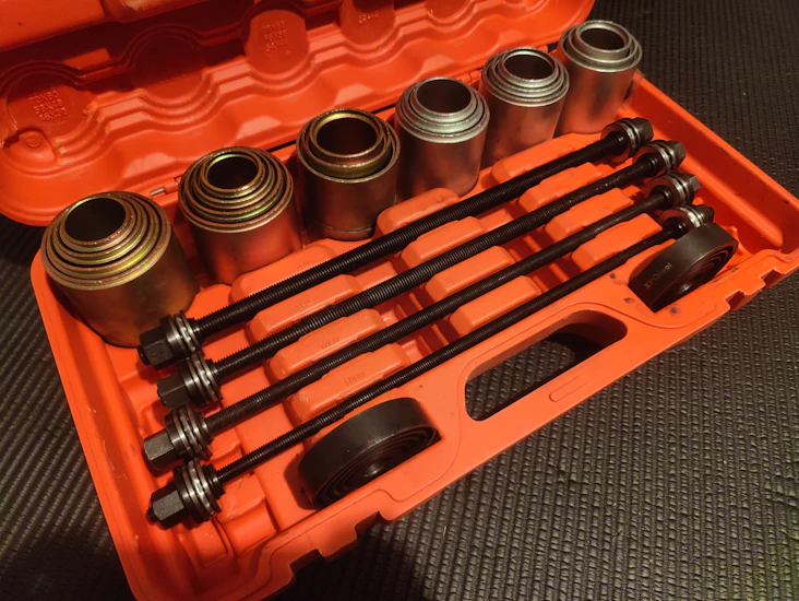 Pressverktyg gummibussningar, hjullager